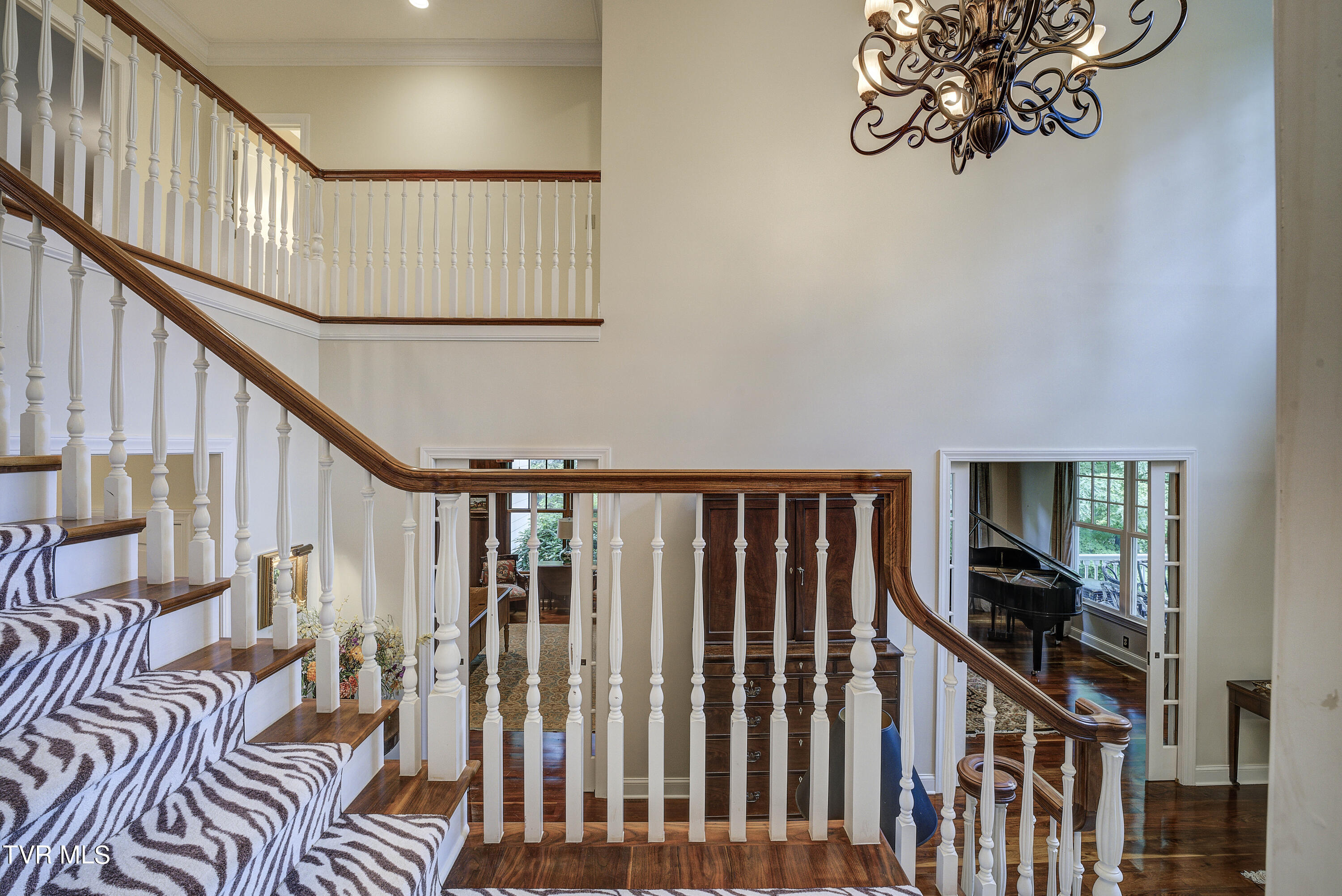 Bristol, Tennessee 37620, United States, 4 Bedrooms Bedrooms, ,5 BathroomsBathrooms,Residential,Pending,56434