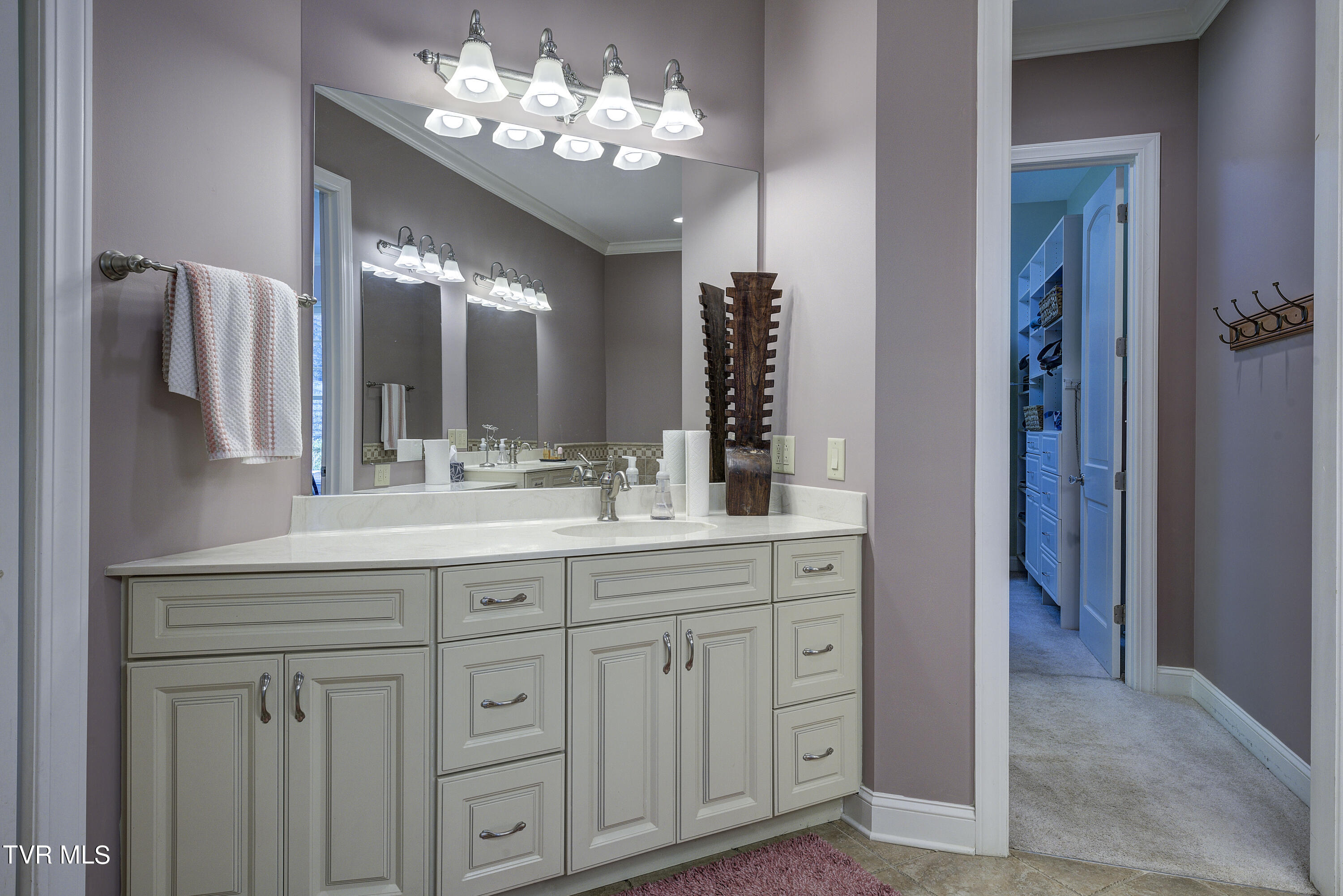 Bristol, Tennessee 37620, United States, 4 Bedrooms Bedrooms, ,5 BathroomsBathrooms,Residential,Pending,56434