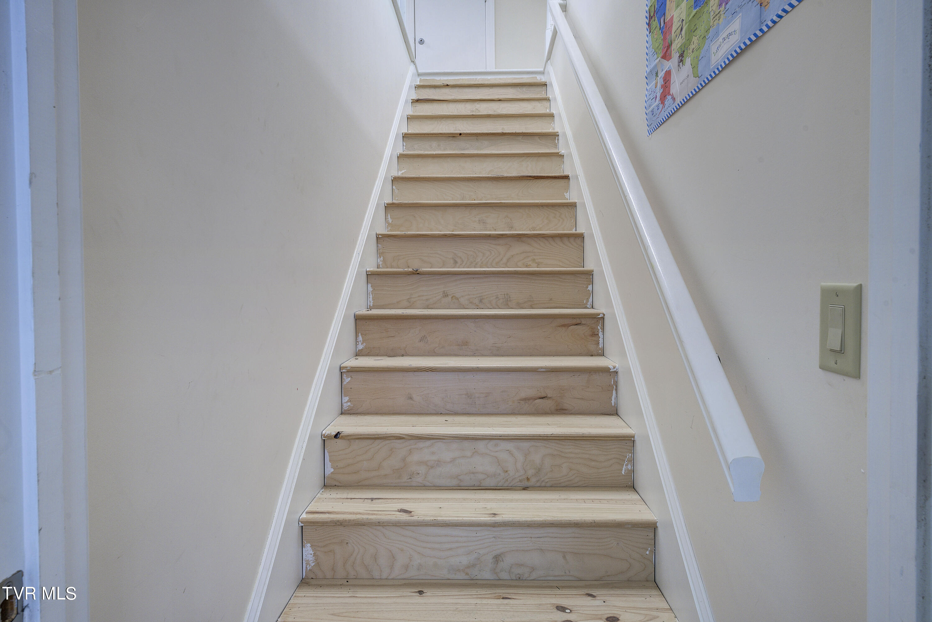 Bristol, Tennessee 37620, United States, 4 Bedrooms Bedrooms, ,5 BathroomsBathrooms,Residential,Pending,56434