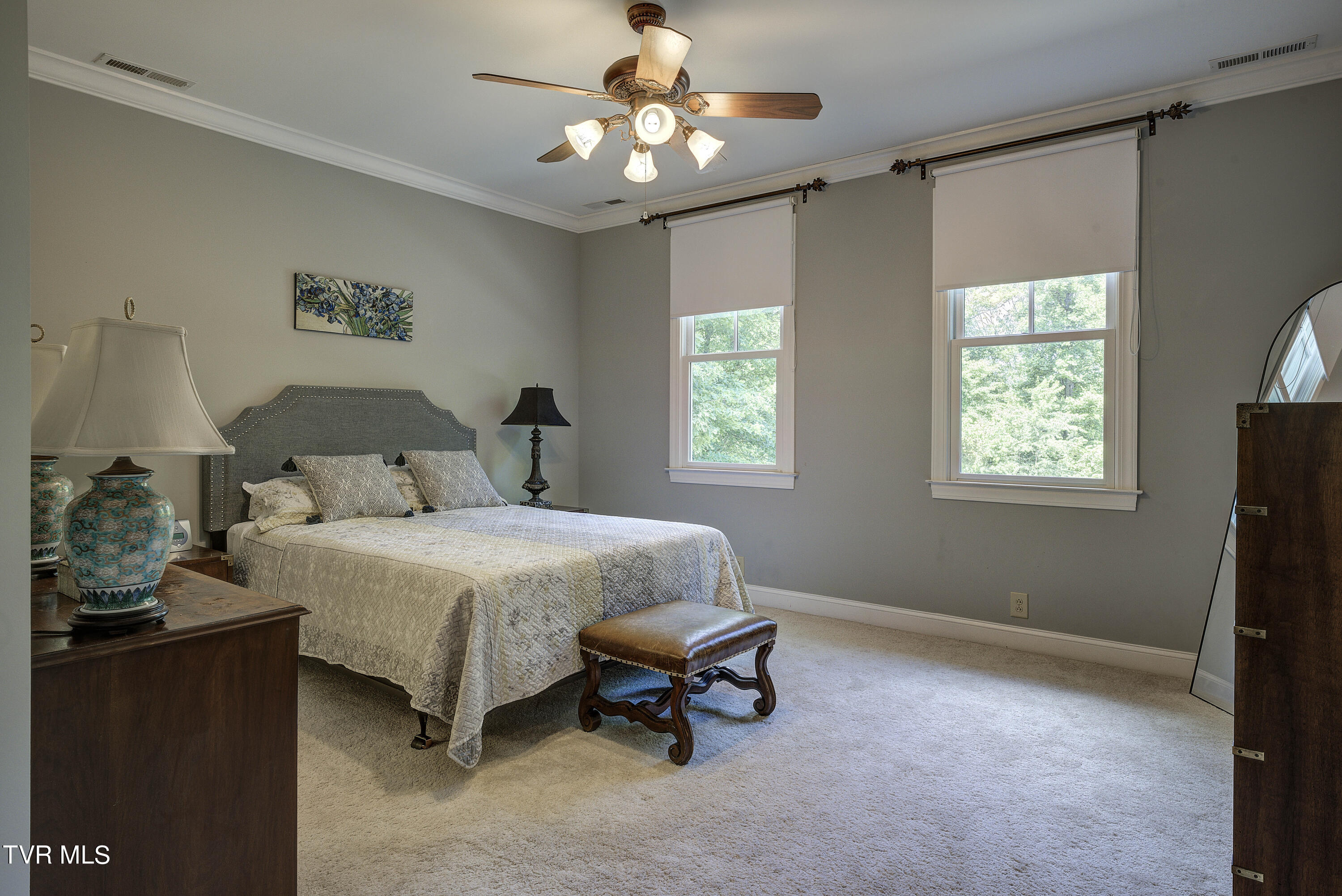 Bristol, Tennessee 37620, United States, 4 Bedrooms Bedrooms, ,5 BathroomsBathrooms,Residential,Pending,56434