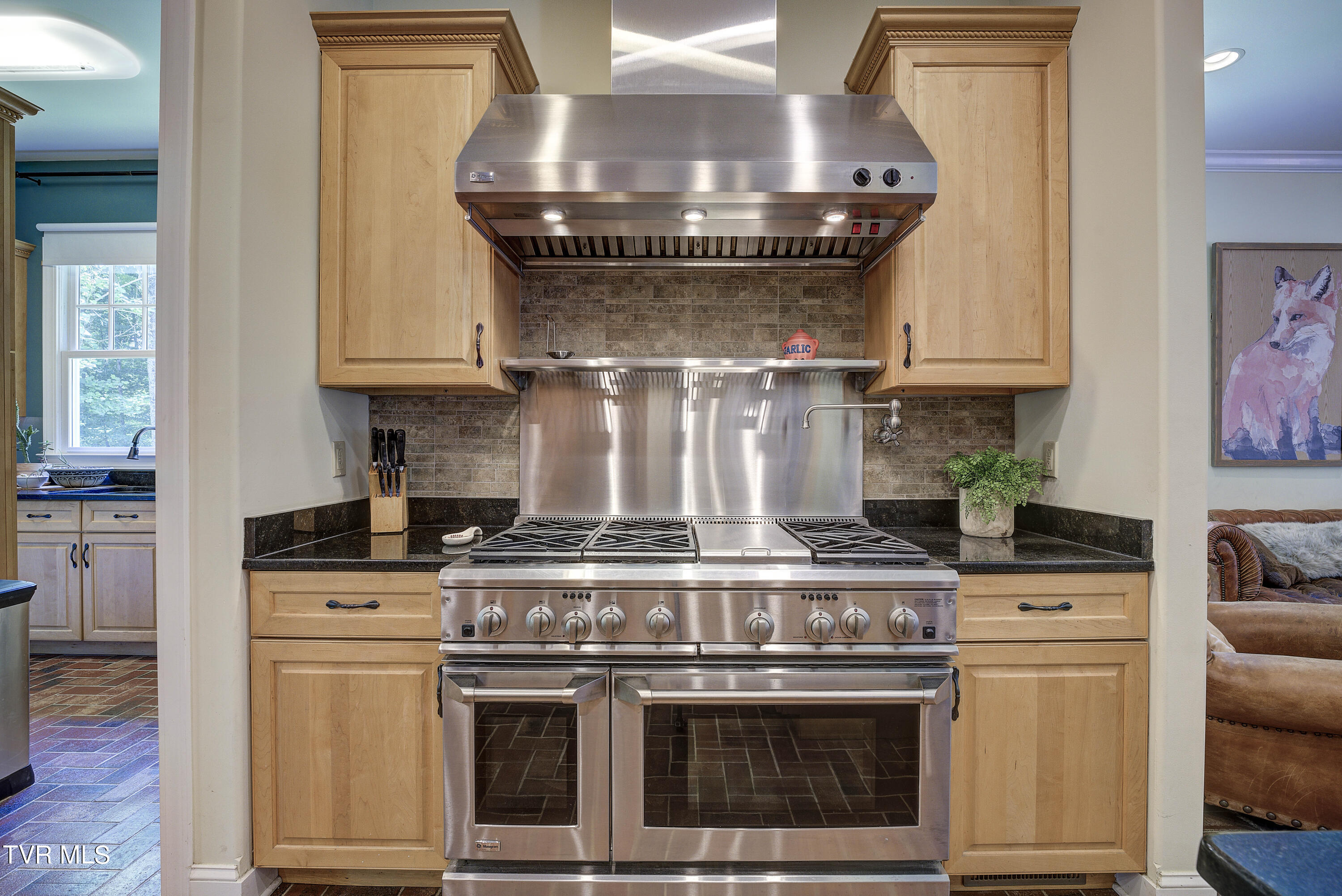 Bristol, Tennessee 37620, United States, 4 Bedrooms Bedrooms, ,5 BathroomsBathrooms,Residential,Pending,56434