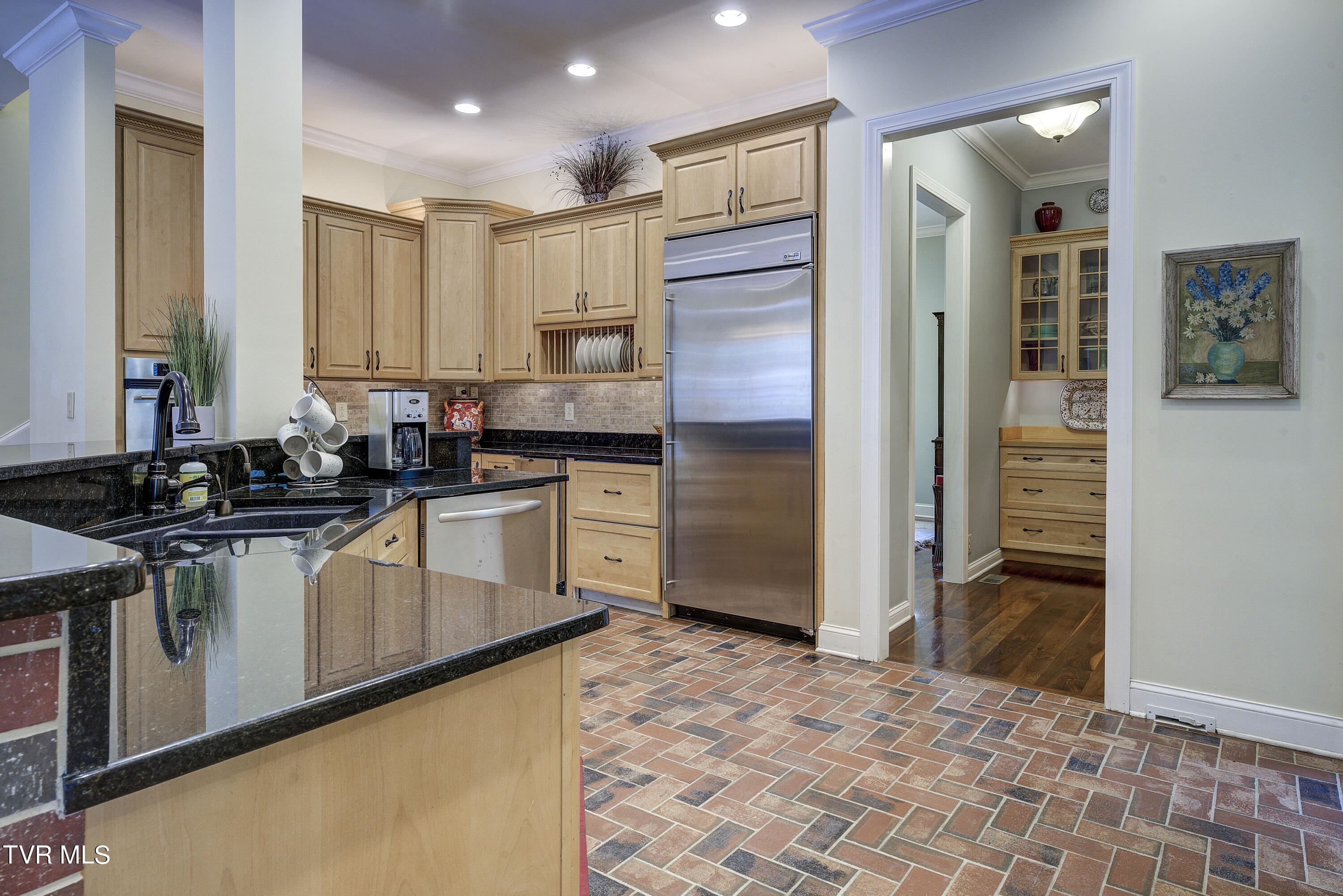 Bristol, Tennessee 37620, United States, 4 Bedrooms Bedrooms, ,5 BathroomsBathrooms,Residential,Pending,56434