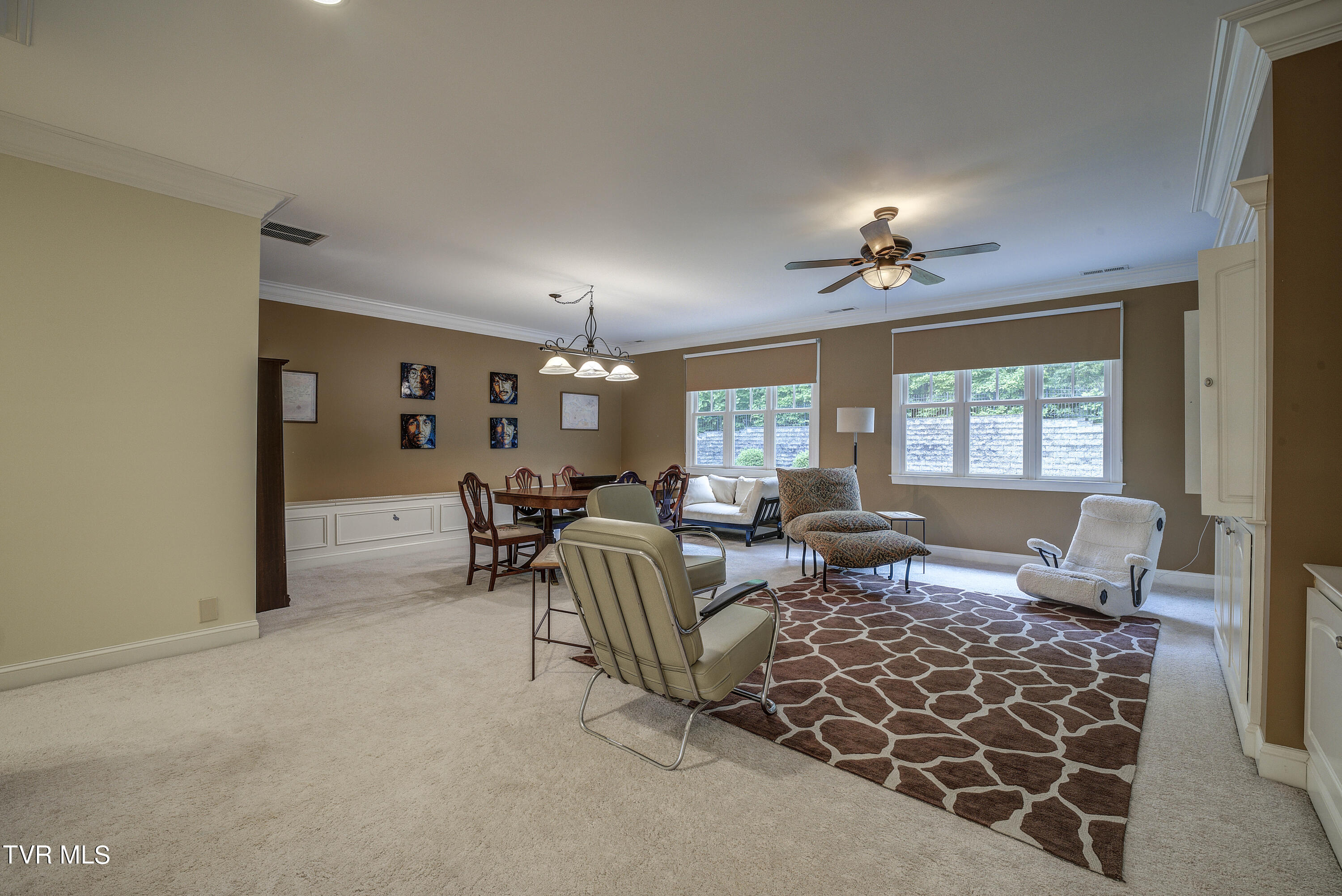 Bristol, Tennessee 37620, United States, 4 Bedrooms Bedrooms, ,5 BathroomsBathrooms,Residential,Pending,56434