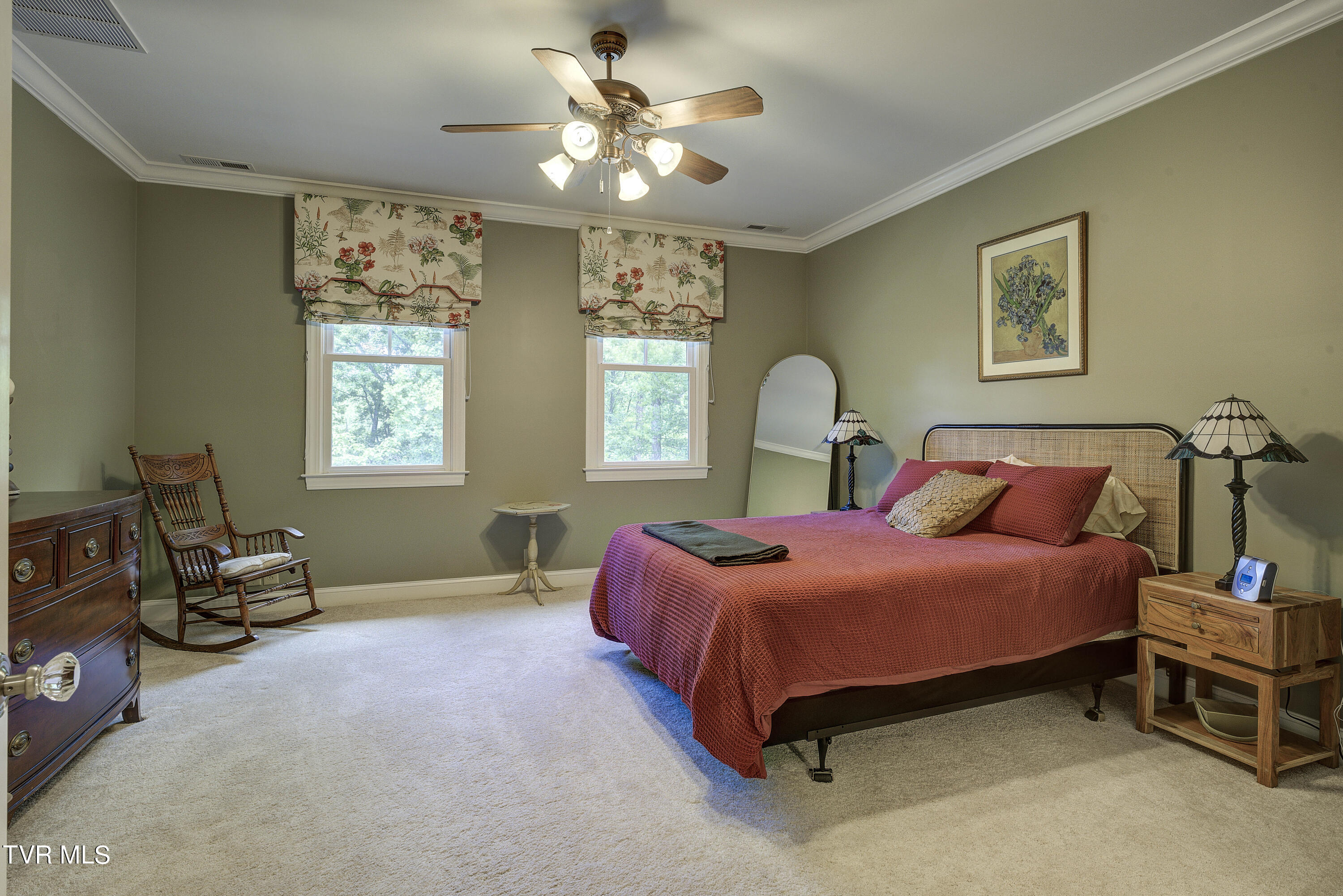 Bristol, Tennessee 37620, United States, 4 Bedrooms Bedrooms, ,5 BathroomsBathrooms,Residential,Pending,56434