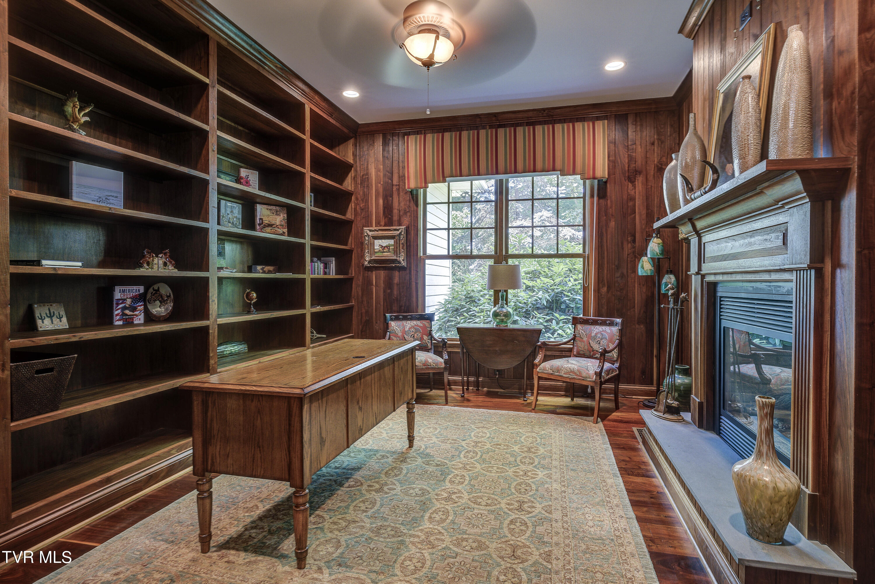 Bristol, Tennessee 37620, United States, 4 Bedrooms Bedrooms, ,5 BathroomsBathrooms,Residential,Pending,56434