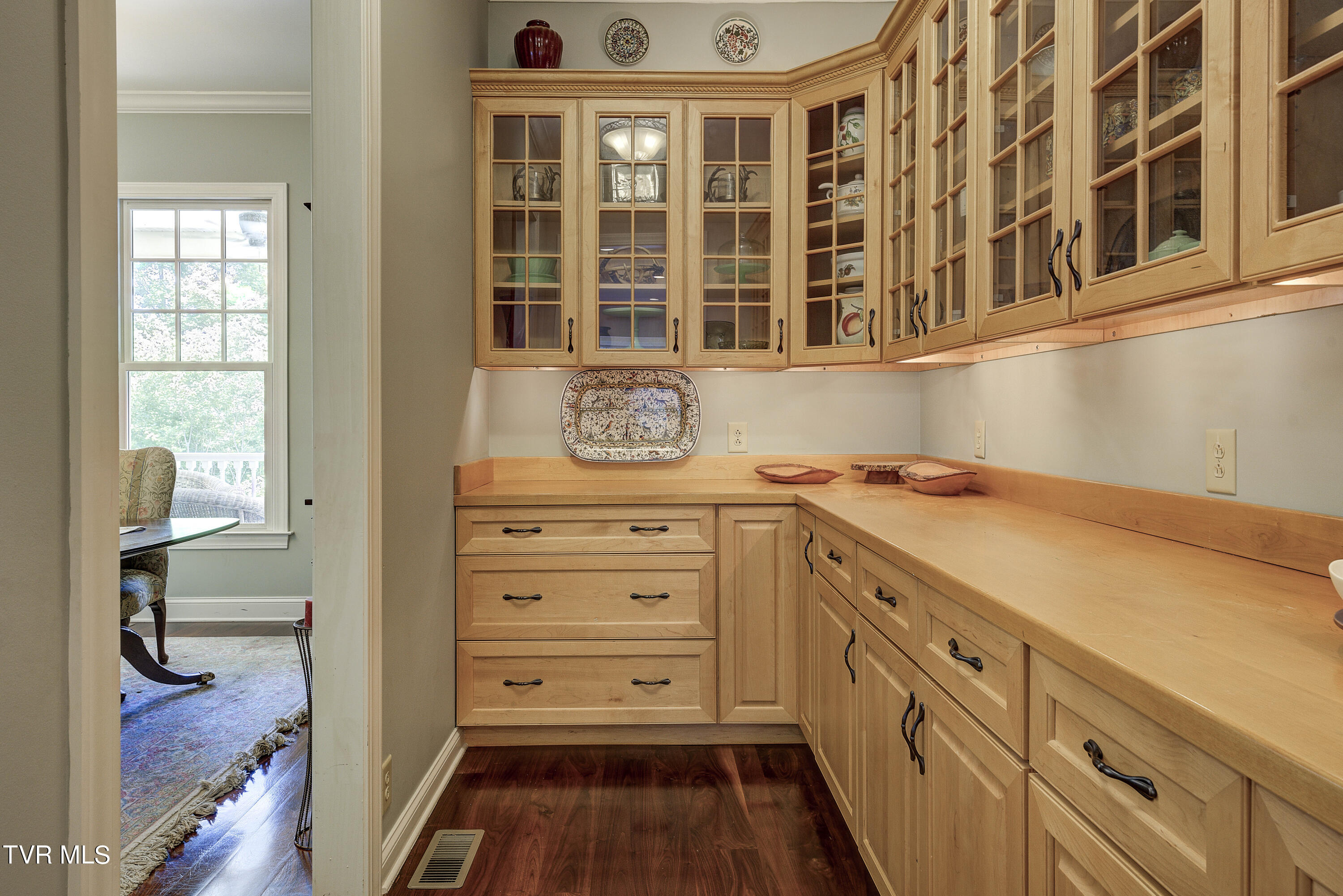 Bristol, Tennessee 37620, United States, 4 Bedrooms Bedrooms, ,5 BathroomsBathrooms,Residential,Pending,56434