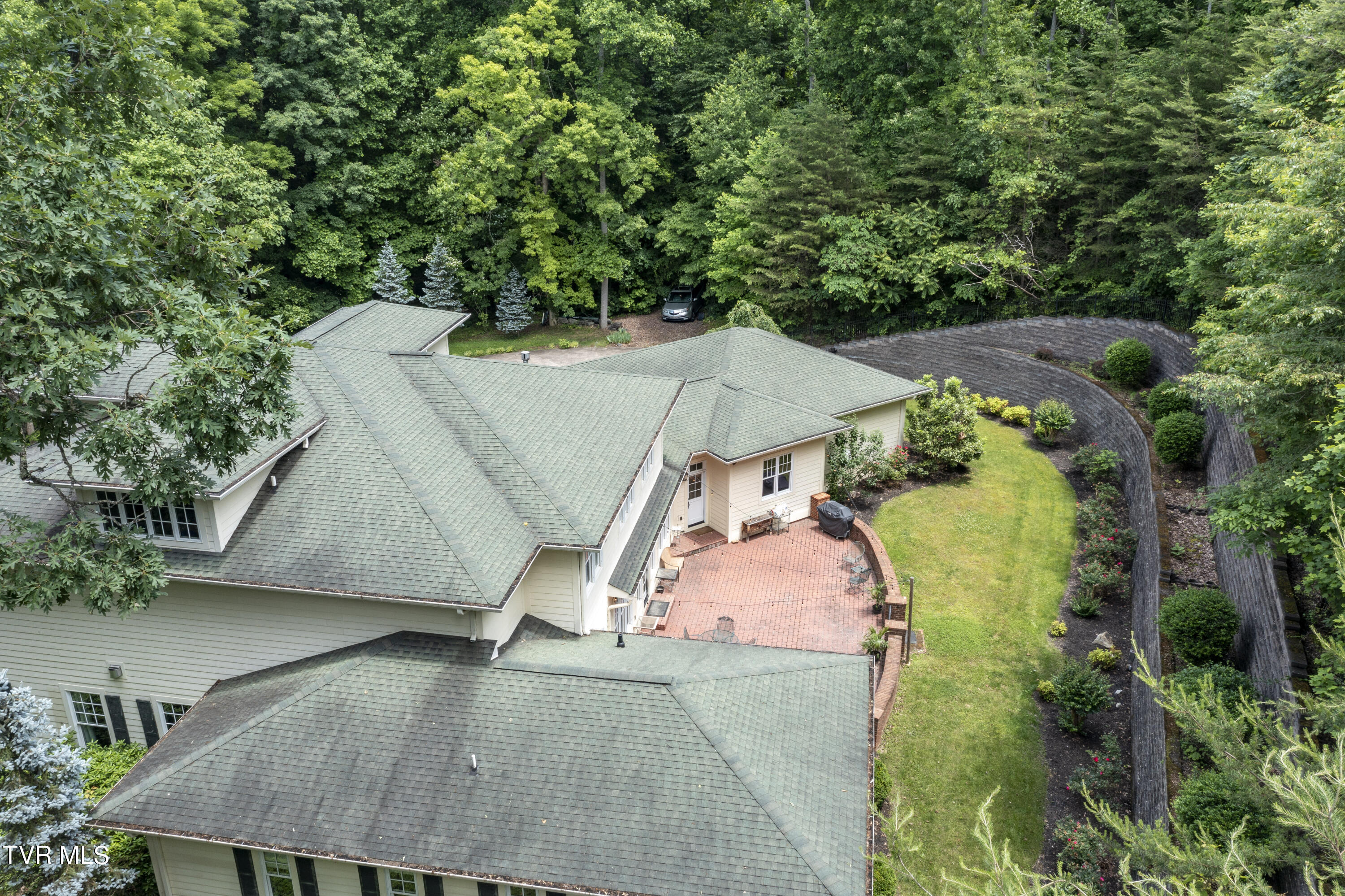 Bristol, Tennessee 37620, United States, 4 Bedrooms Bedrooms, ,5 BathroomsBathrooms,Residential,Pending,56434