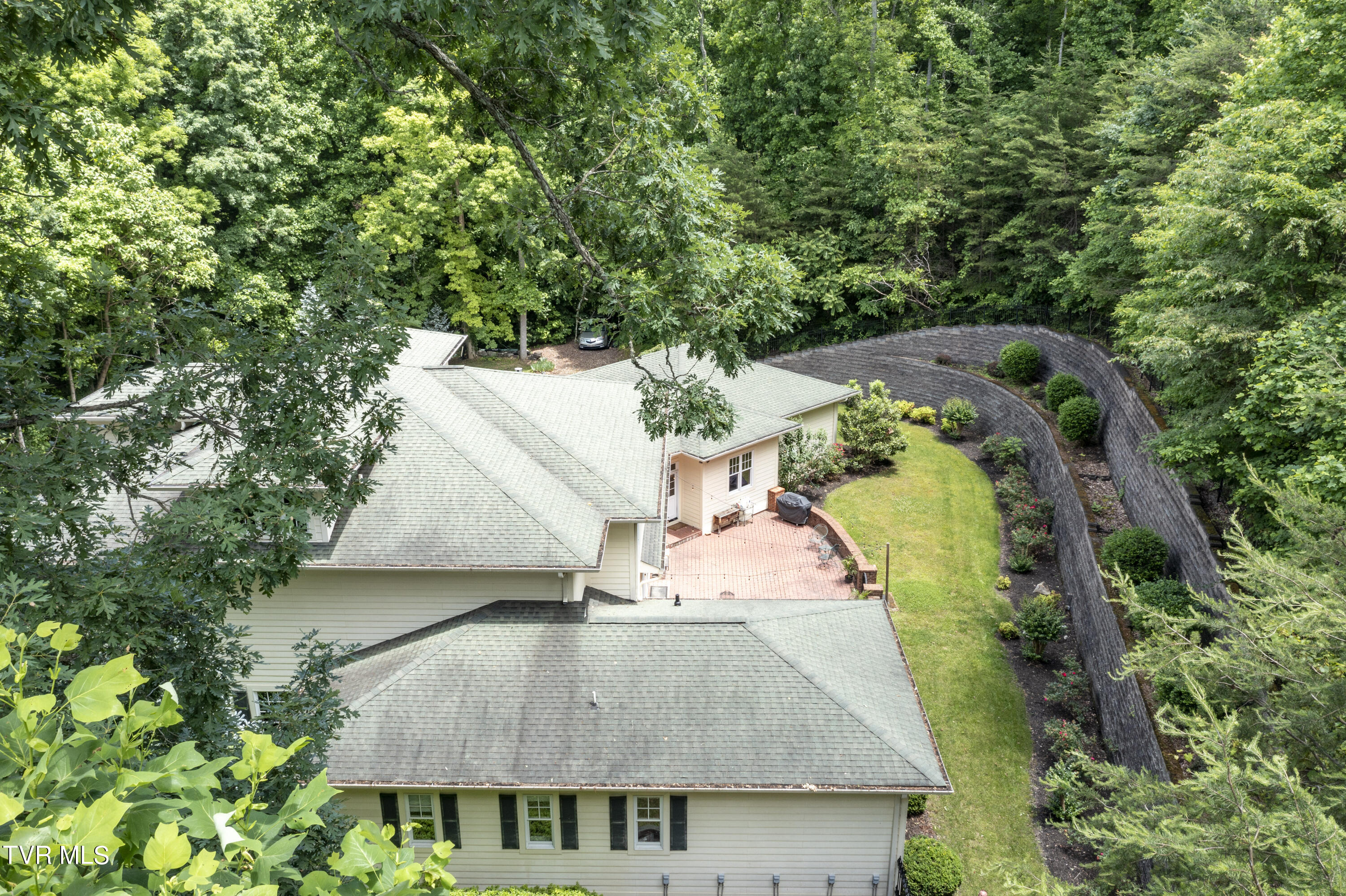 Bristol, Tennessee 37620, United States, 4 Bedrooms Bedrooms, ,5 BathroomsBathrooms,Residential,Pending,56434