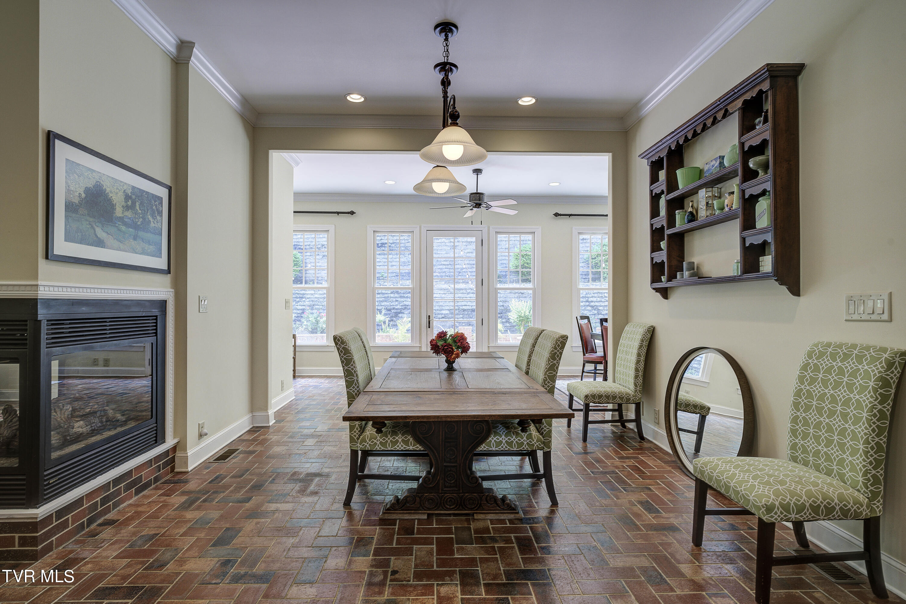 Bristol, Tennessee 37620, United States, 4 Bedrooms Bedrooms, ,5 BathroomsBathrooms,Residential,Pending,56434