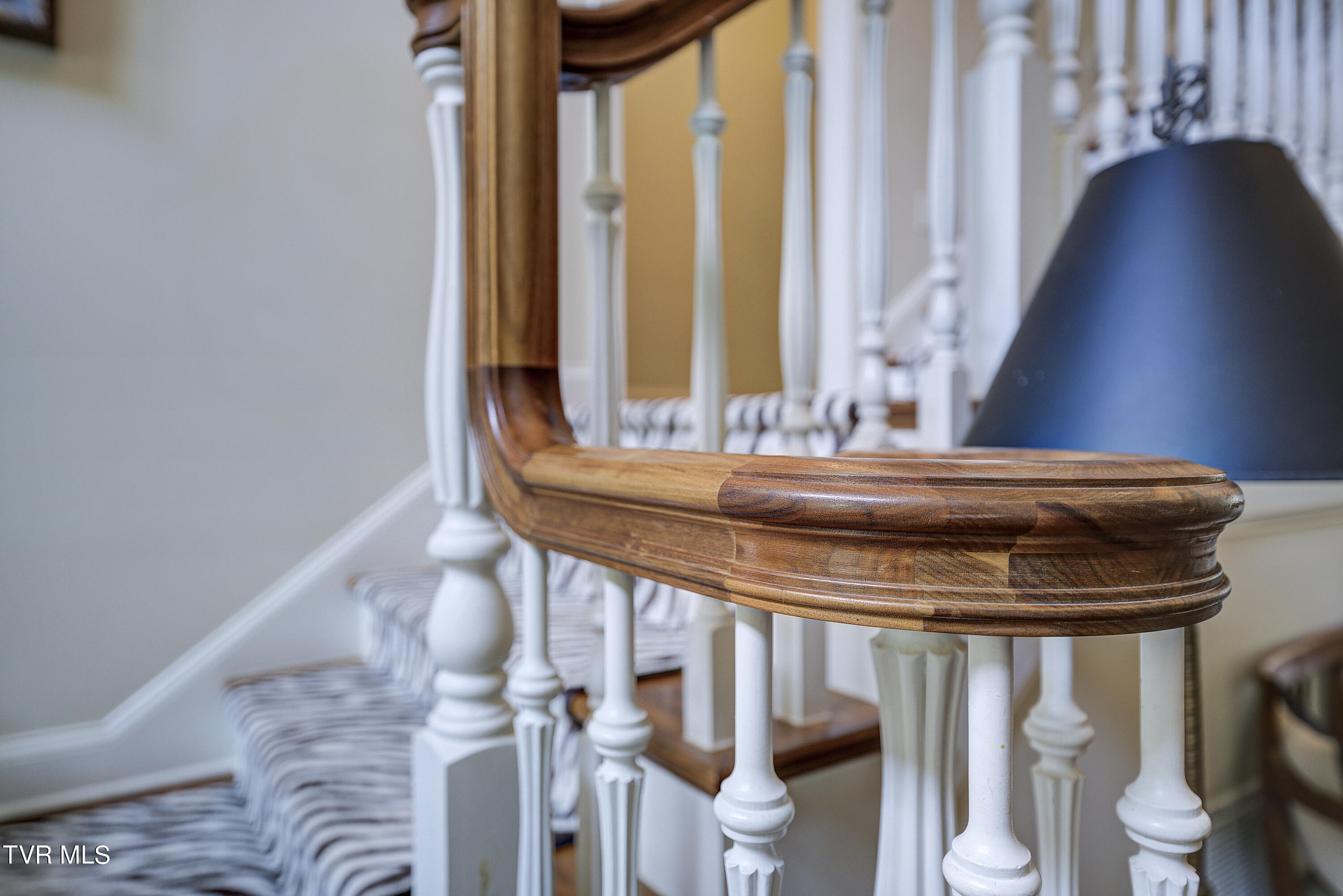 Bristol, Tennessee 37620, United States, 4 Bedrooms Bedrooms, ,5 BathroomsBathrooms,Residential,Pending,56434