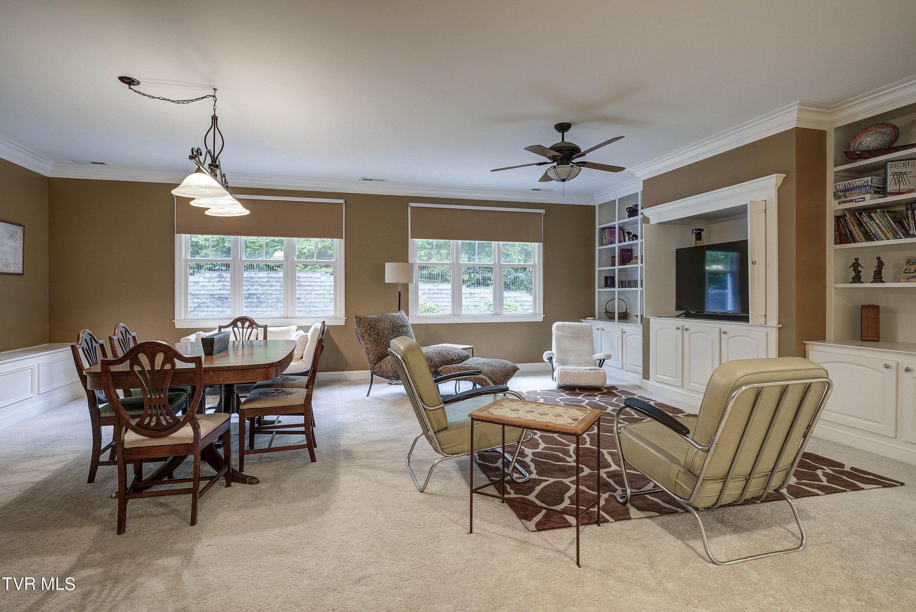 Bristol, Tennessee 37620, United States, 4 Bedrooms Bedrooms, ,5 BathroomsBathrooms,Residential,Pending,56434