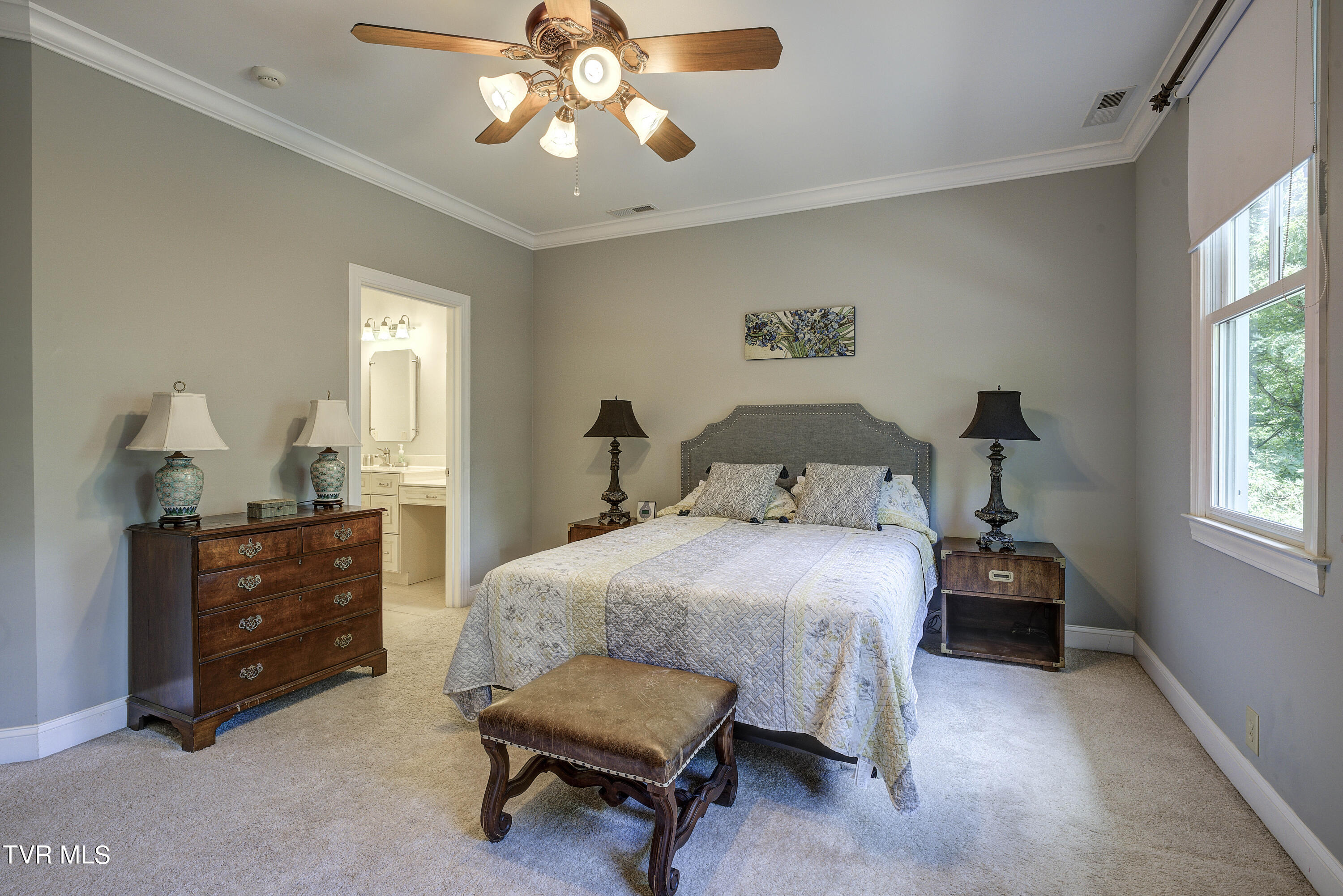 Bristol, Tennessee 37620, United States, 4 Bedrooms Bedrooms, ,5 BathroomsBathrooms,Residential,Pending,56434