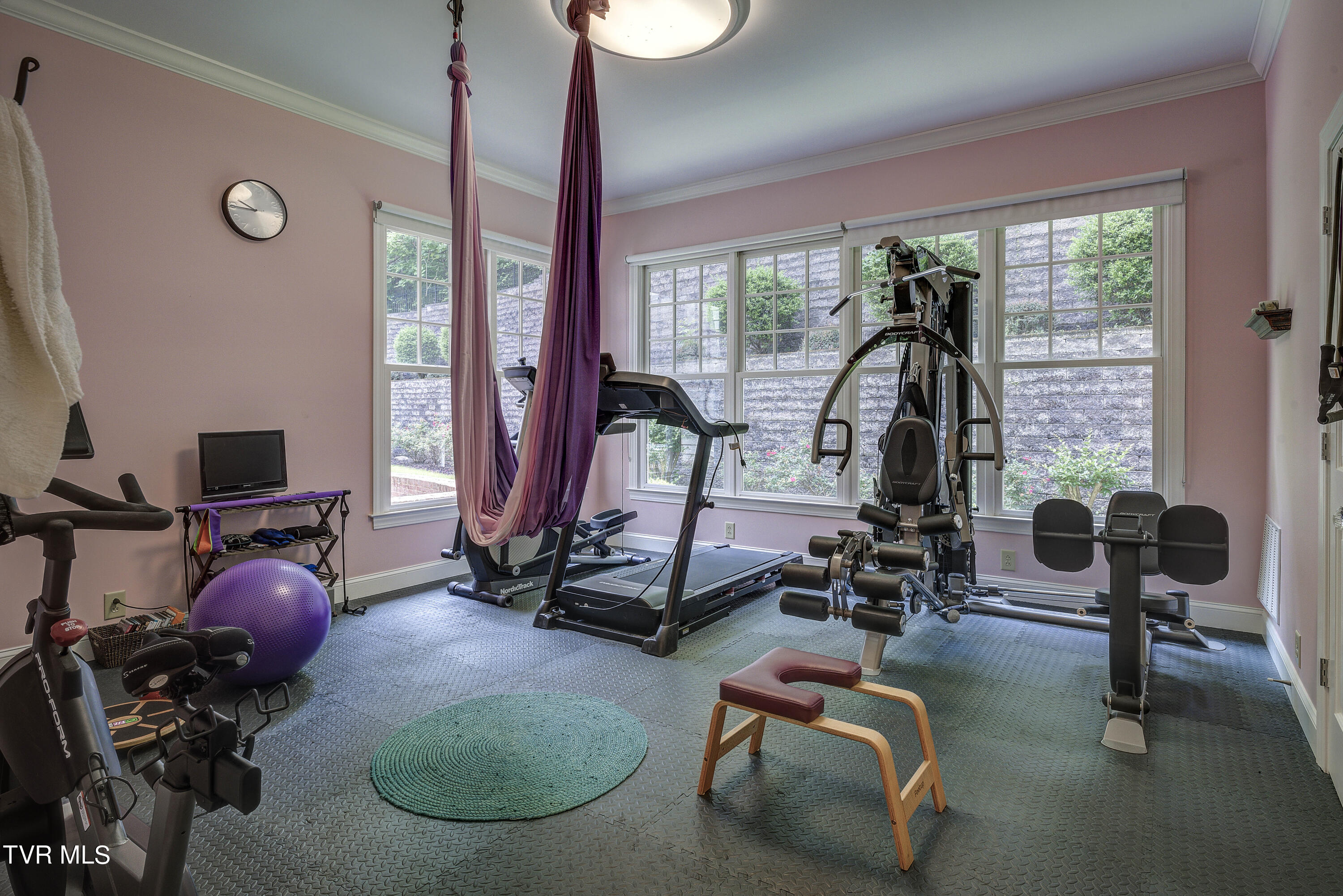 Bristol, Tennessee 37620, United States, 4 Bedrooms Bedrooms, ,5 BathroomsBathrooms,Residential,Pending,56434