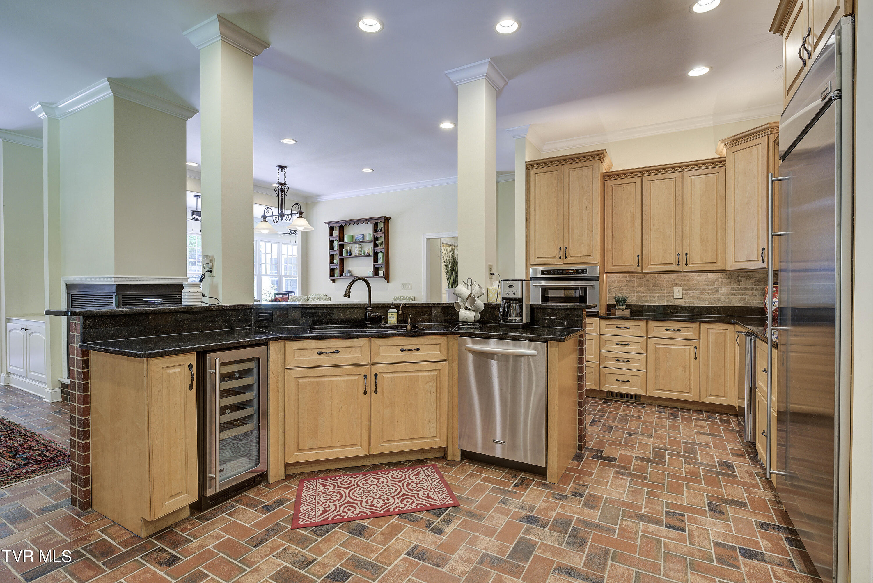 Bristol, Tennessee 37620, United States, 4 Bedrooms Bedrooms, ,5 BathroomsBathrooms,Residential,Pending,56434