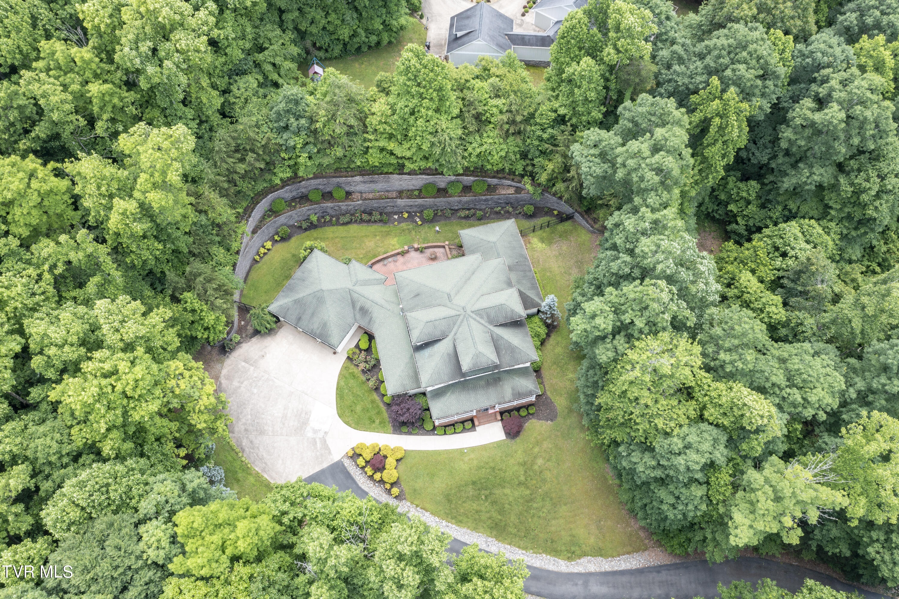 Bristol, Tennessee 37620, United States, 4 Bedrooms Bedrooms, ,5 BathroomsBathrooms,Residential,Pending,56434