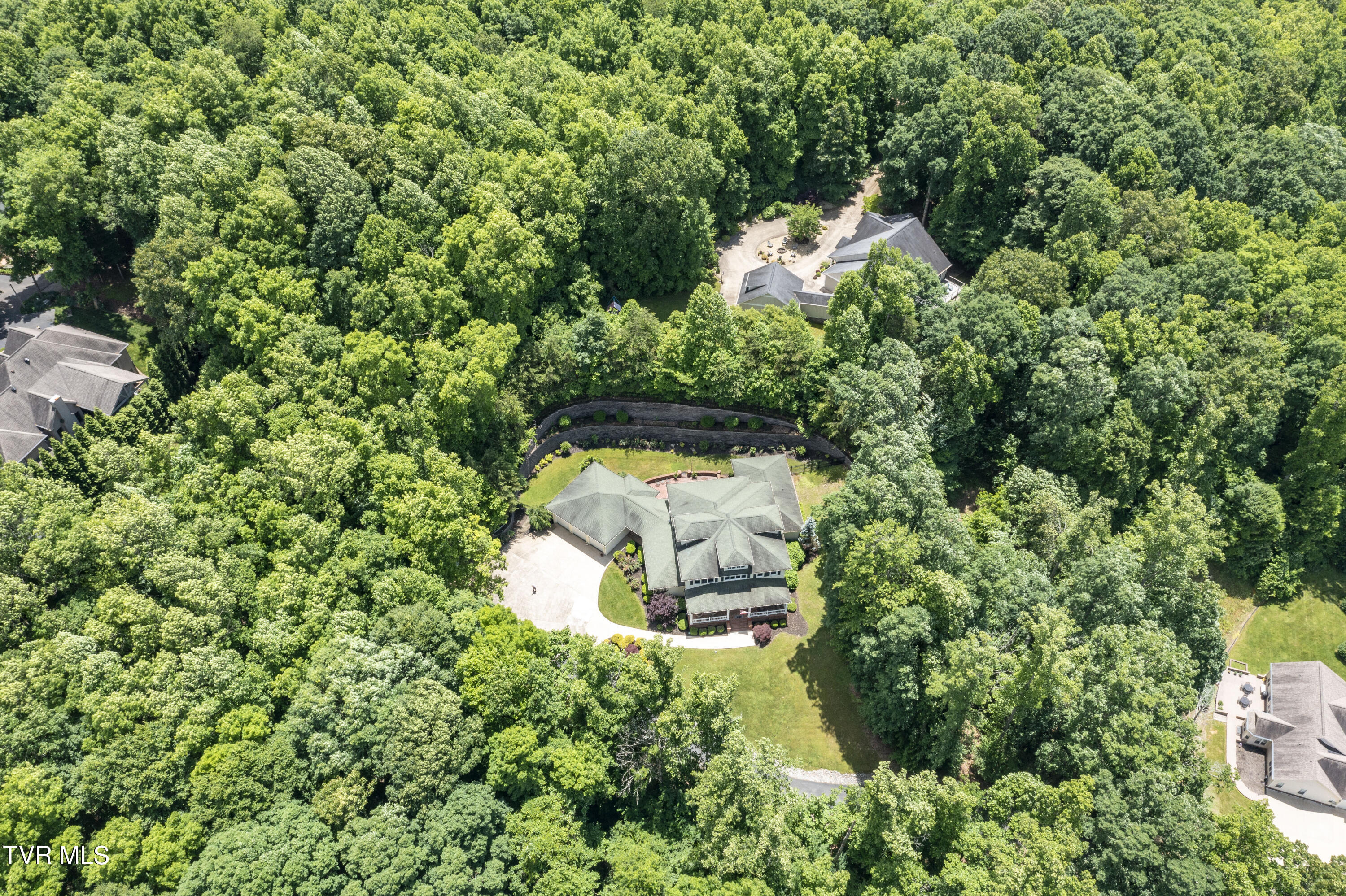 Bristol, Tennessee 37620, United States, 4 Bedrooms Bedrooms, ,5 BathroomsBathrooms,Residential,Pending,56434