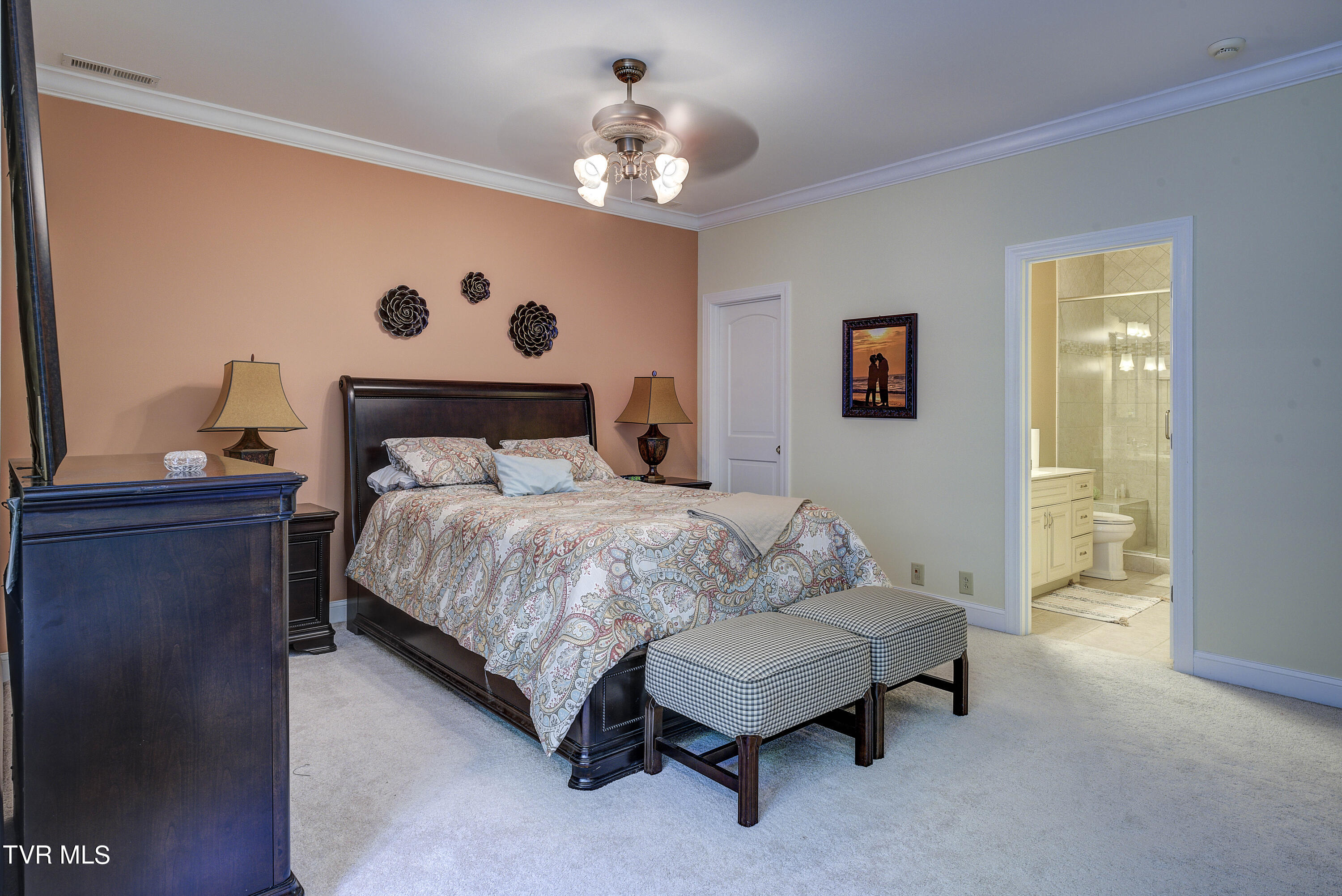 Bristol, Tennessee 37620, United States, 4 Bedrooms Bedrooms, ,5 BathroomsBathrooms,Residential,Pending,56434