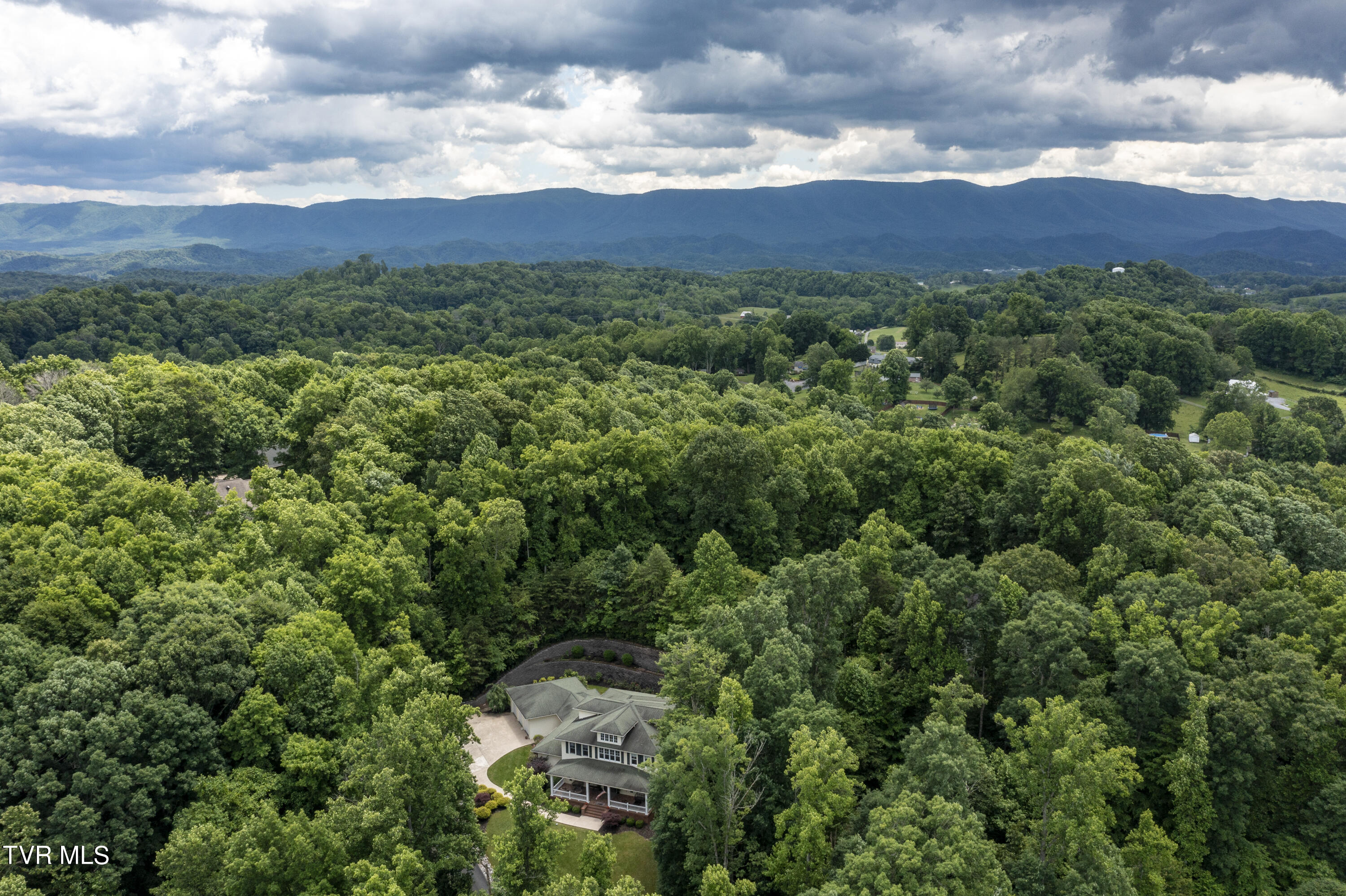 Bristol, Tennessee 37620, United States, 4 Bedrooms Bedrooms, ,5 BathroomsBathrooms,Residential,Pending,56434