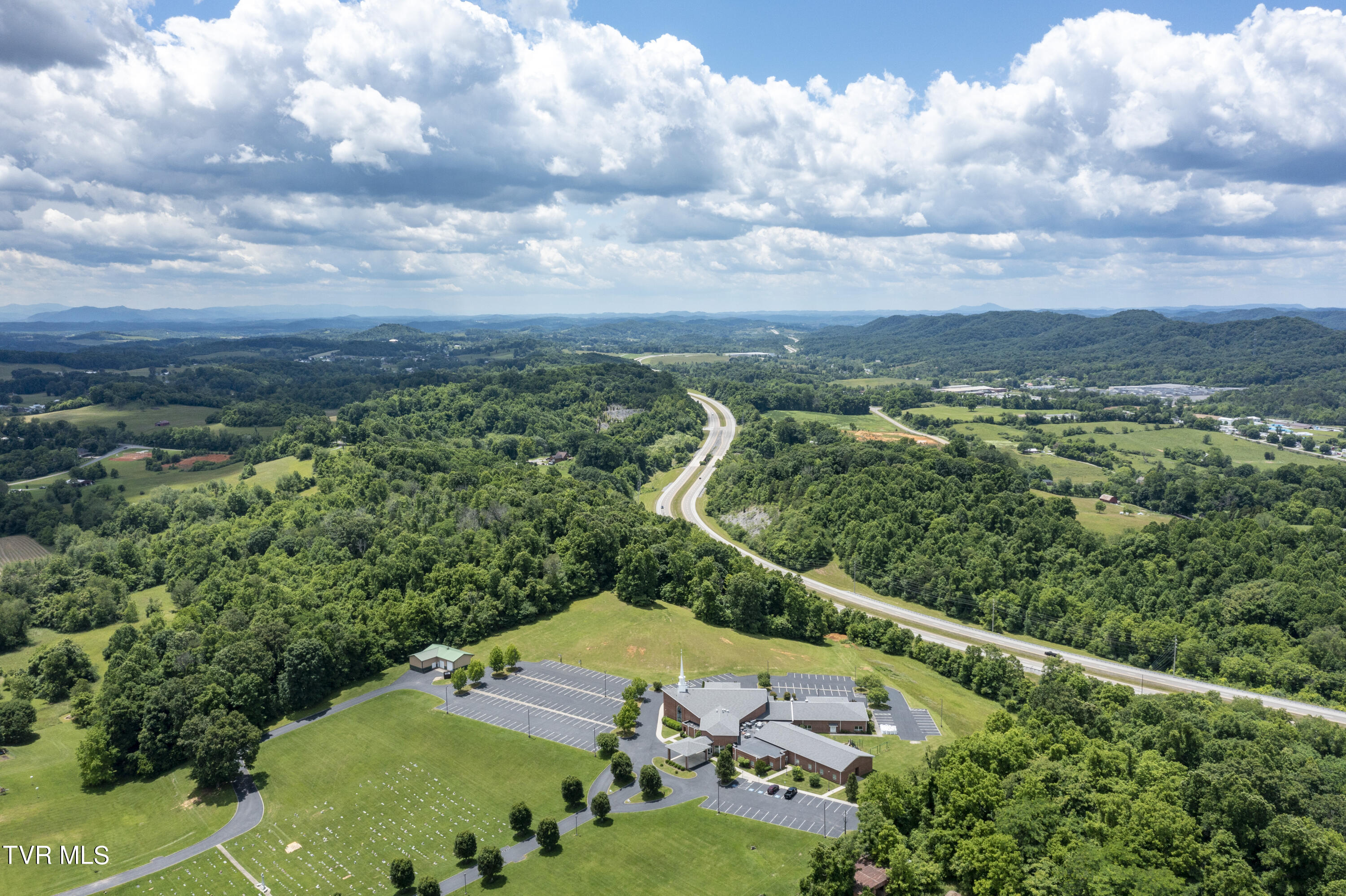 Bristol, Tennessee 37620, United States, 4 Bedrooms Bedrooms, ,5 BathroomsBathrooms,Residential,Pending,56434