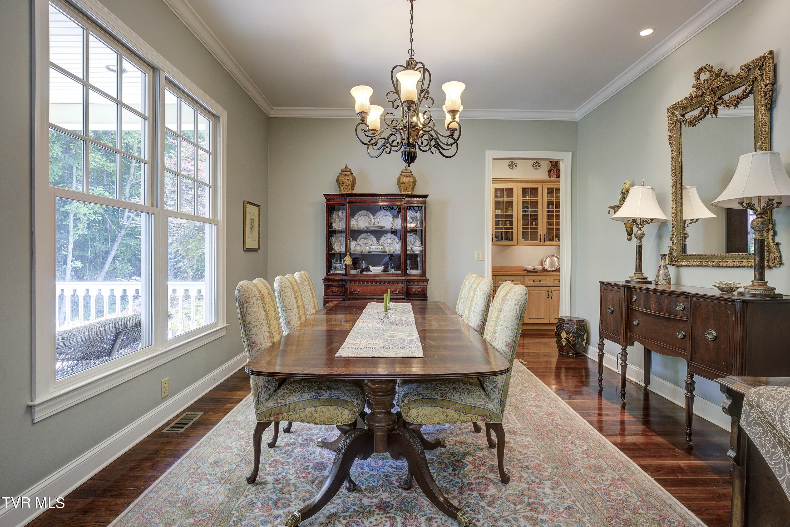 Bristol, Tennessee 37620, United States, 4 Bedrooms Bedrooms, ,5 BathroomsBathrooms,Residential,Pending,56434