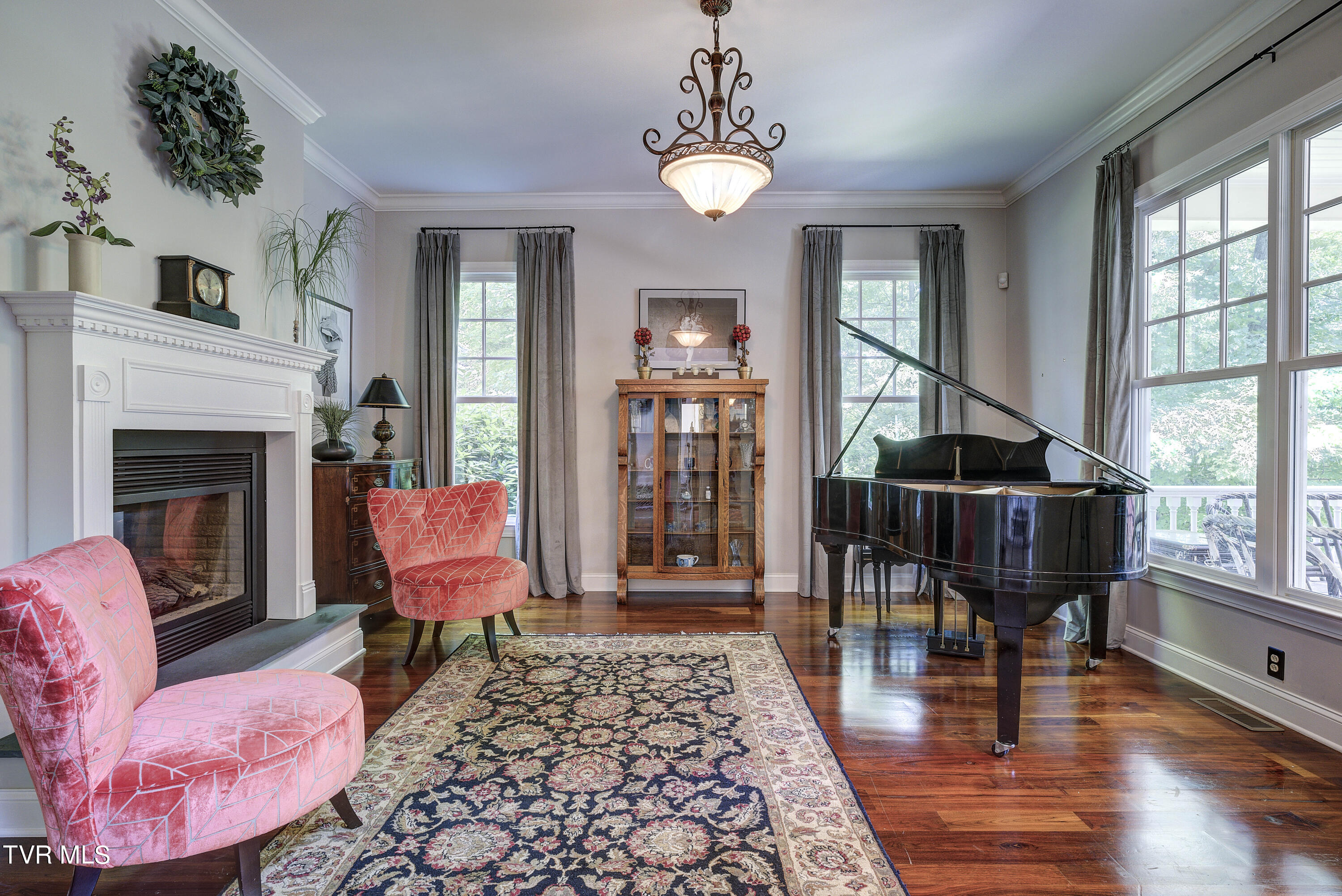 Bristol, Tennessee 37620, United States, 4 Bedrooms Bedrooms, ,5 BathroomsBathrooms,Residential,Pending,56434