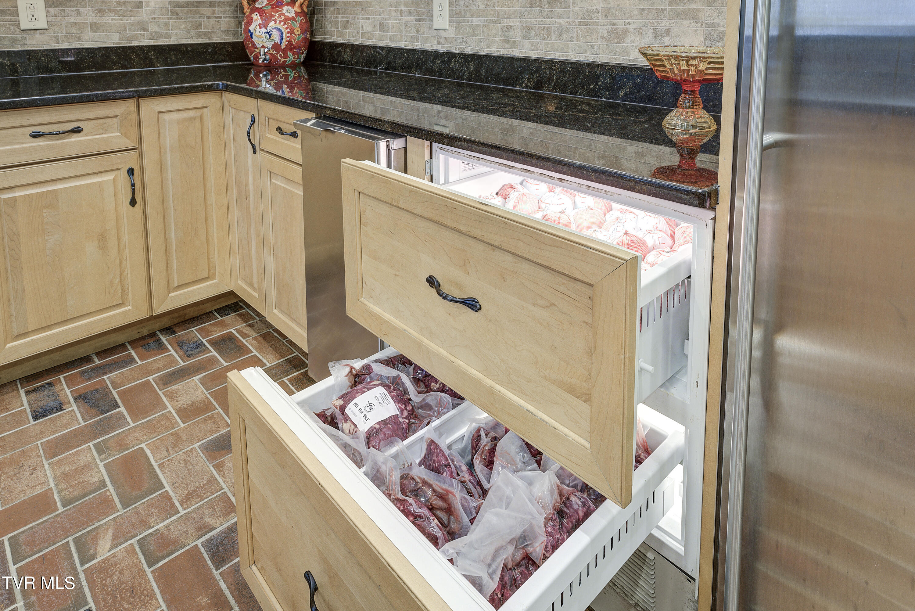 Bristol, Tennessee 37620, United States, 4 Bedrooms Bedrooms, ,5 BathroomsBathrooms,Residential,Pending,56434