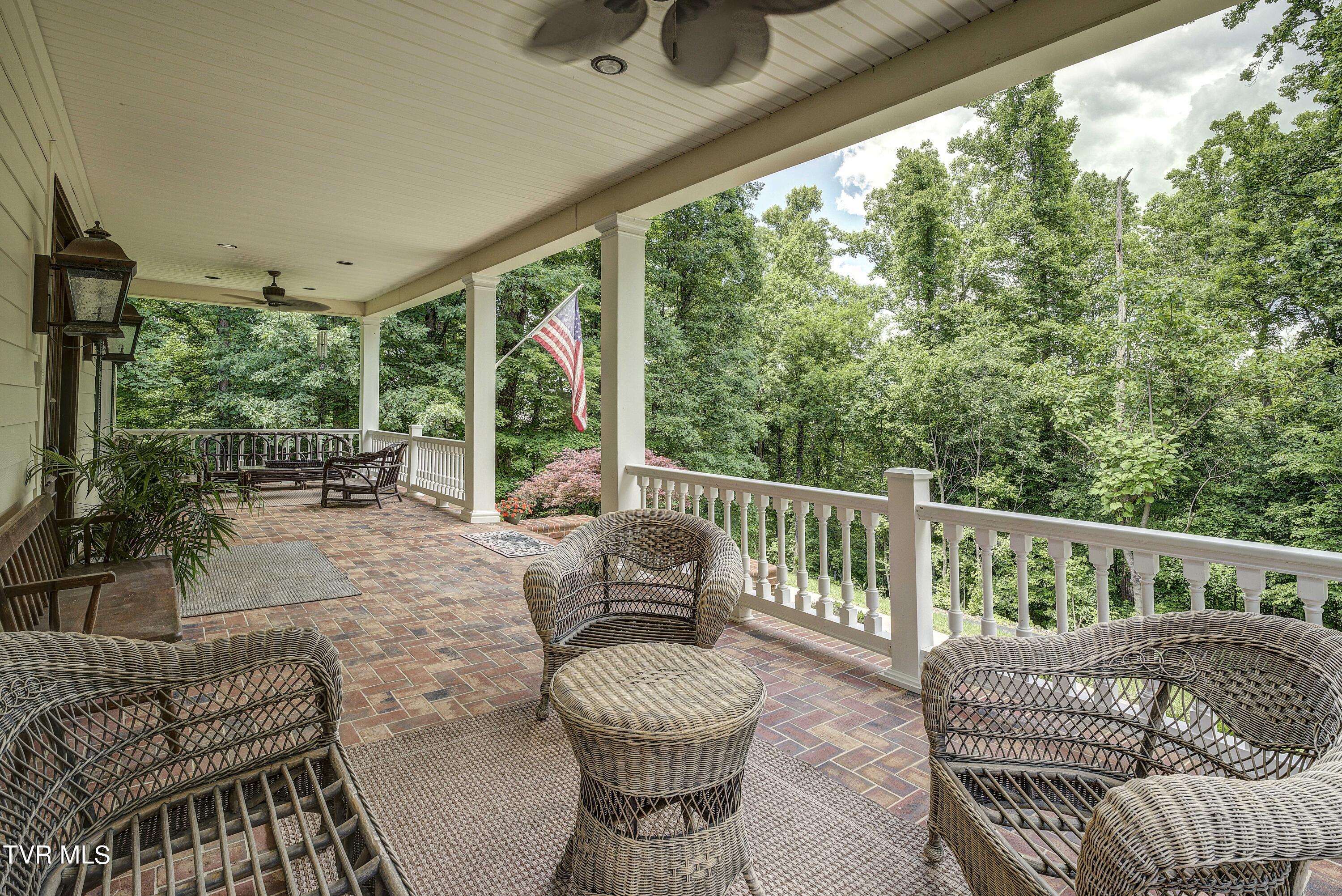 Bristol, Tennessee 37620, United States, 4 Bedrooms Bedrooms, ,5 BathroomsBathrooms,Residential,Pending,56434