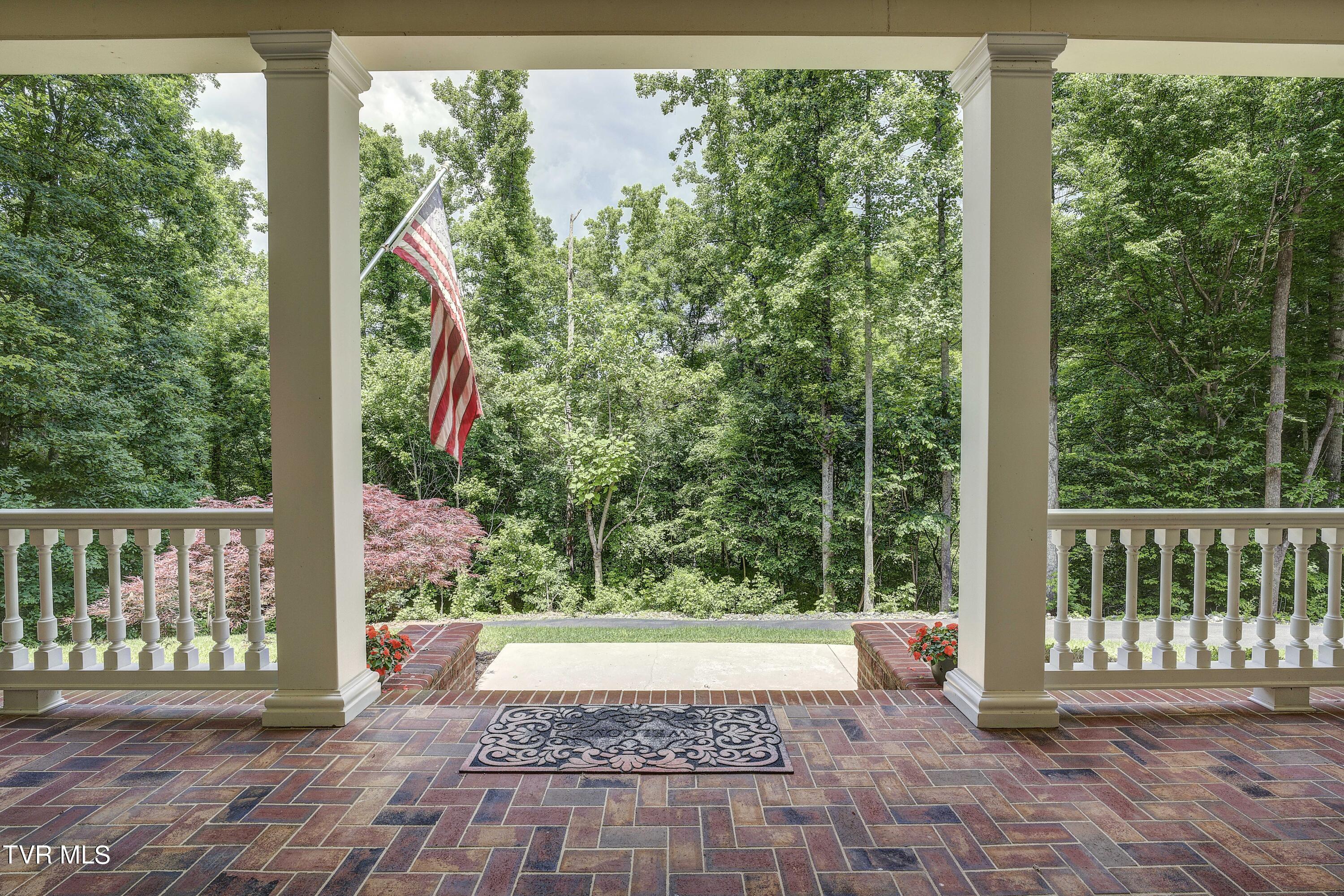 Bristol, Tennessee 37620, United States, 4 Bedrooms Bedrooms, ,5 BathroomsBathrooms,Residential,Pending,56434