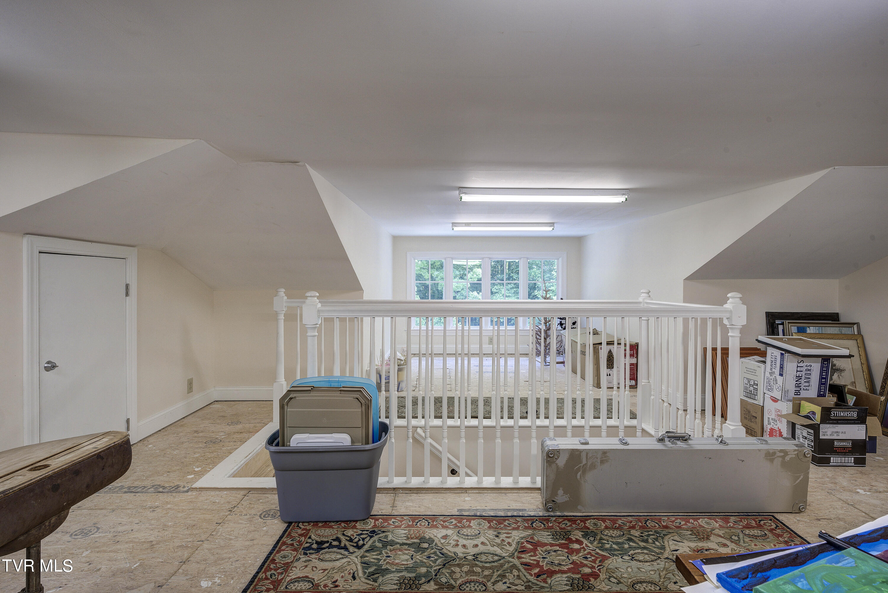 Bristol, Tennessee 37620, United States, 4 Bedrooms Bedrooms, ,5 BathroomsBathrooms,Residential,Pending,56434