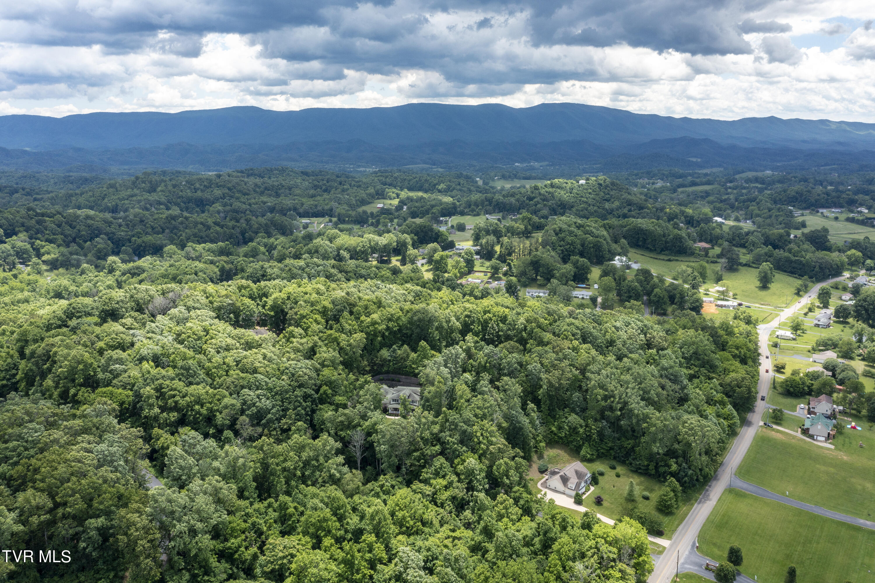 Bristol, Tennessee 37620, United States, 4 Bedrooms Bedrooms, ,5 BathroomsBathrooms,Residential,Pending,56434