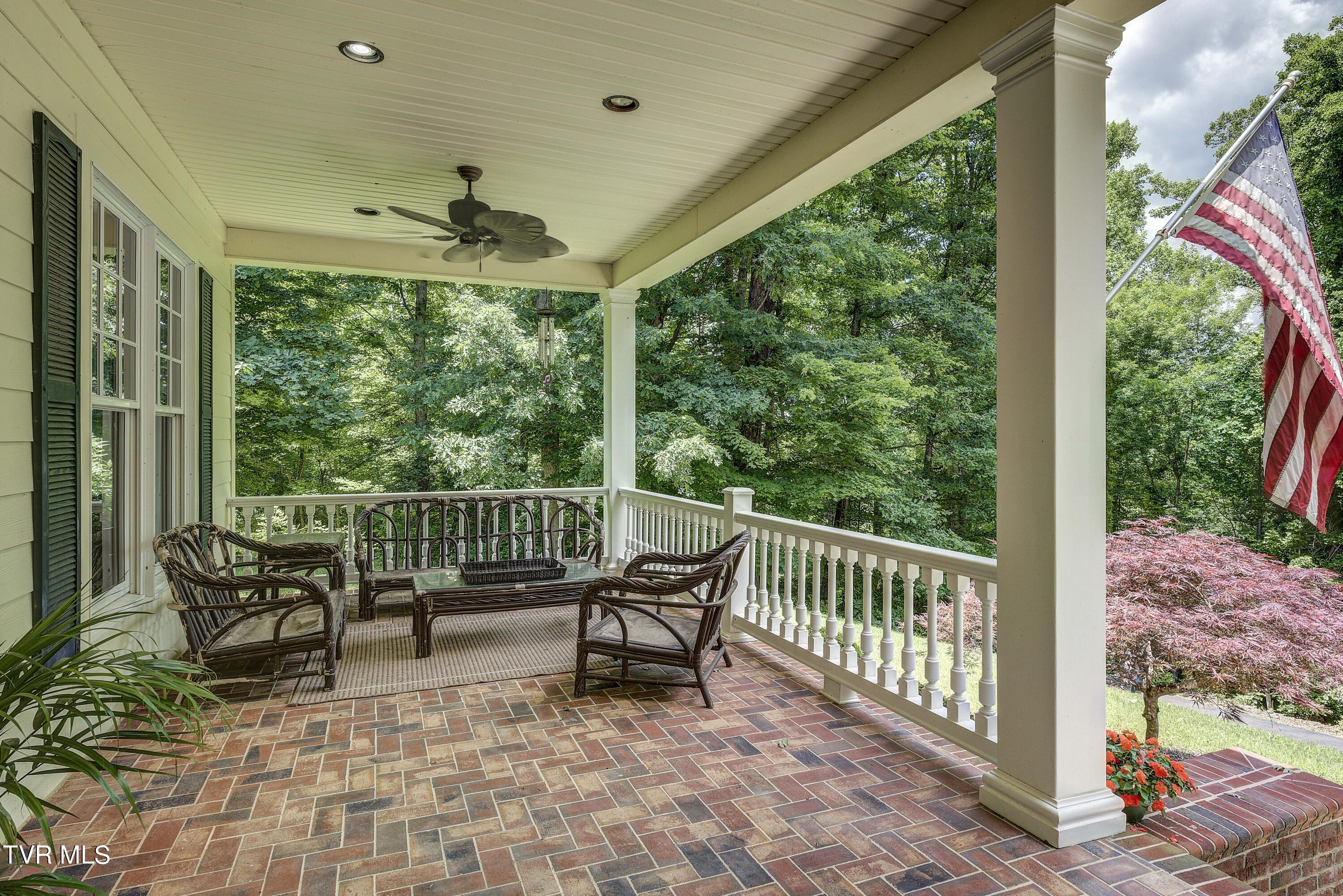 Bristol, Tennessee 37620, United States, 4 Bedrooms Bedrooms, ,5 BathroomsBathrooms,Residential,Pending,56434