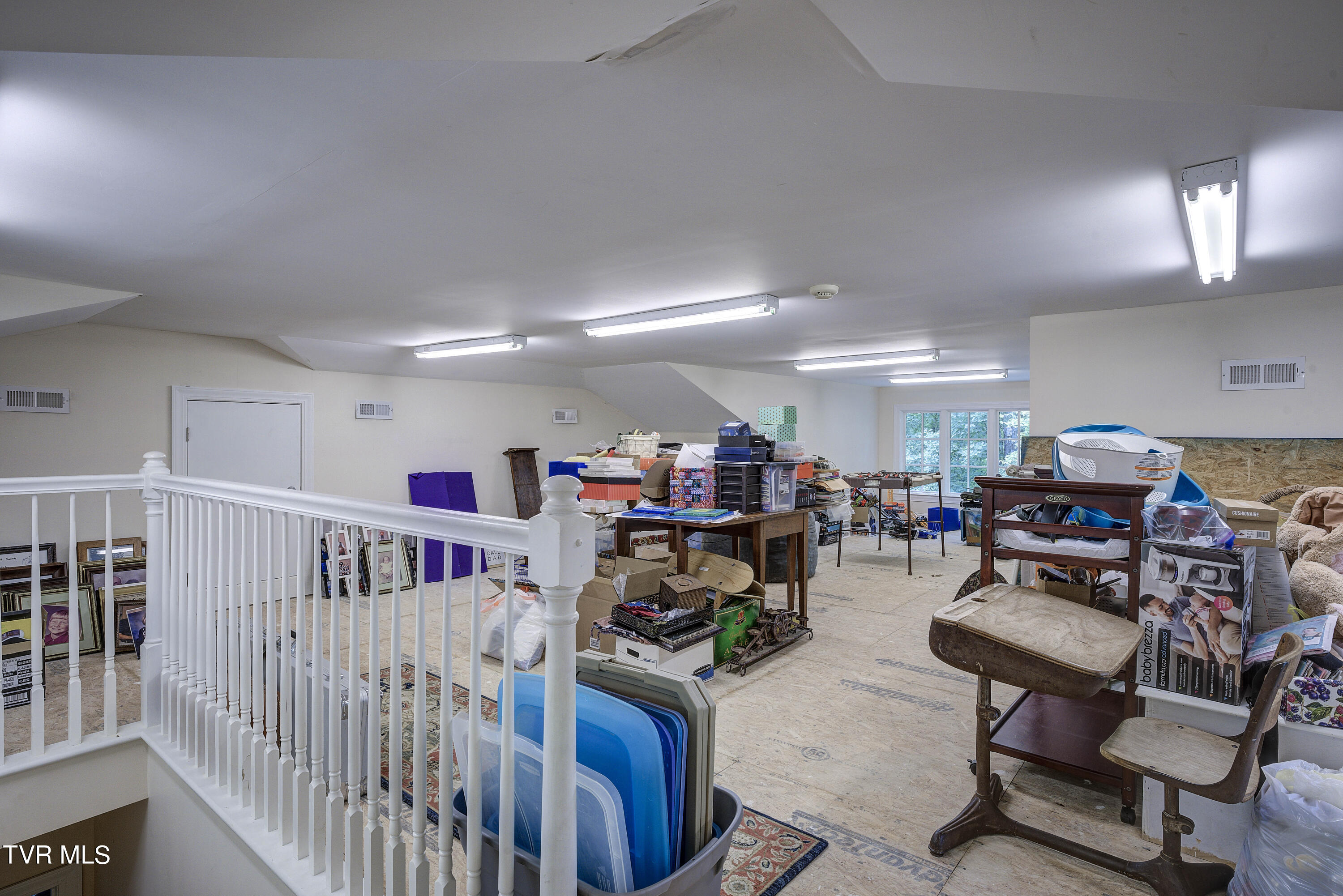 Bristol, Tennessee 37620, United States, 4 Bedrooms Bedrooms, ,5 BathroomsBathrooms,Residential,Pending,56434