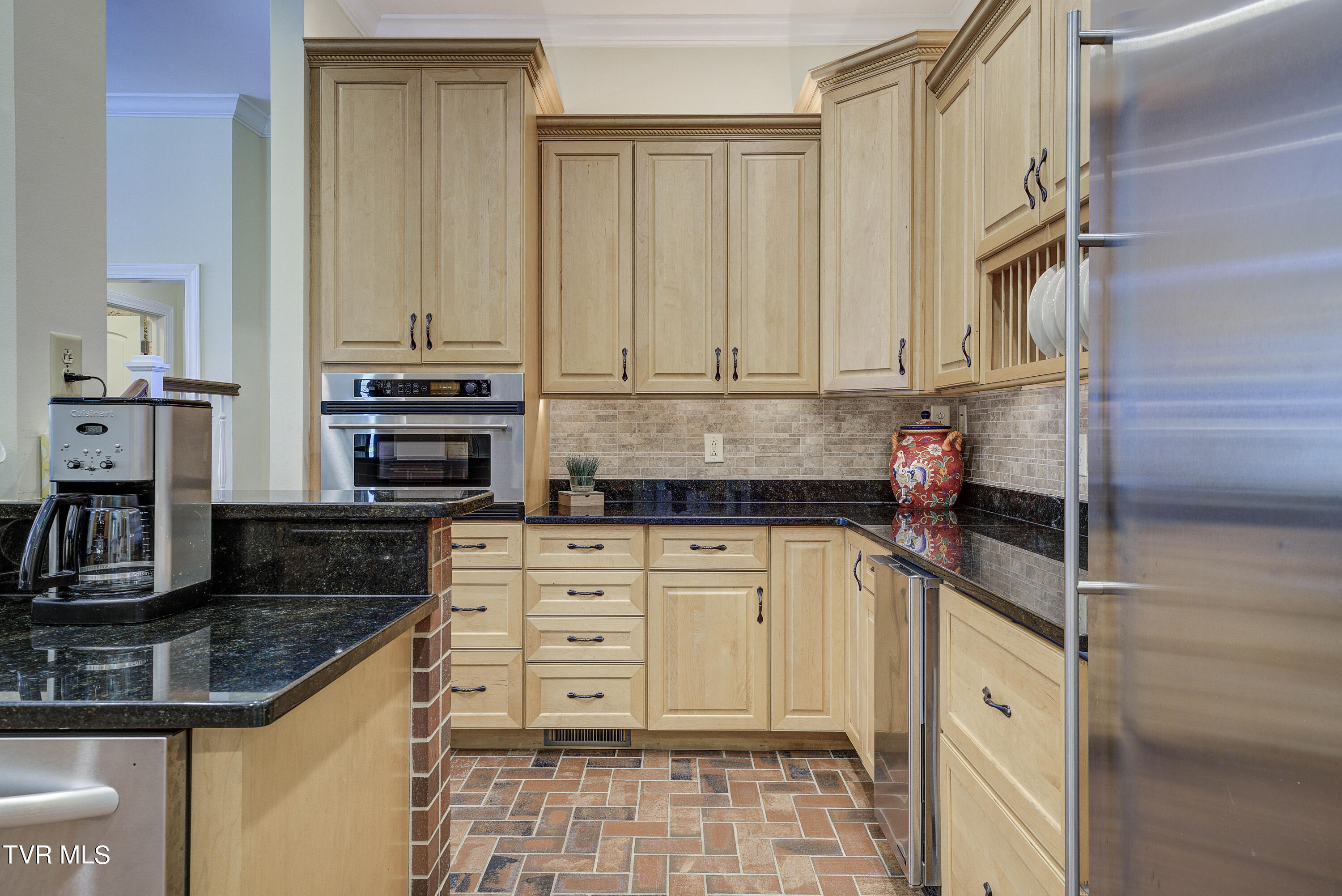 Bristol, Tennessee 37620, United States, 4 Bedrooms Bedrooms, ,5 BathroomsBathrooms,Residential,Pending,56434