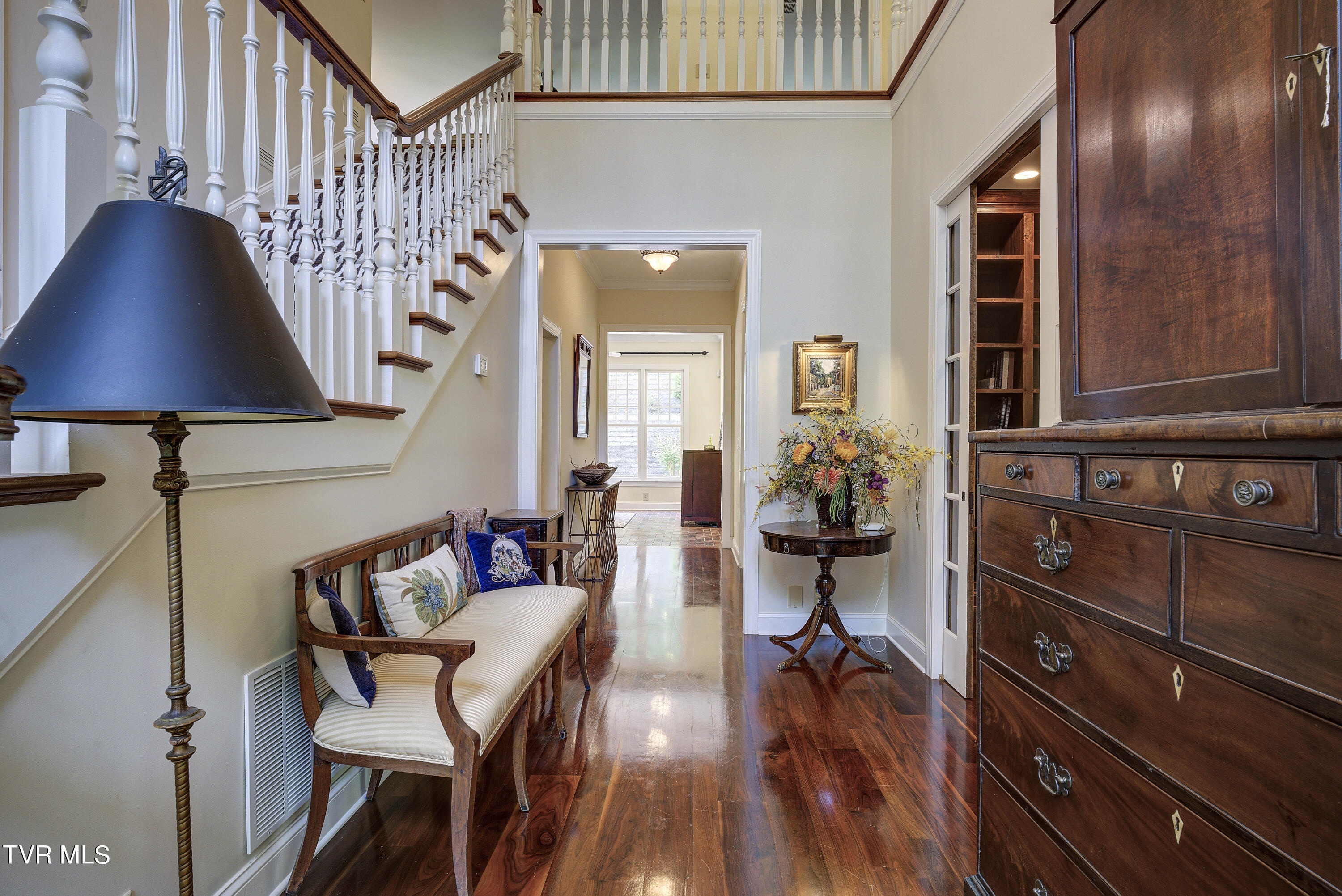 Bristol, Tennessee 37620, United States, 4 Bedrooms Bedrooms, ,5 BathroomsBathrooms,Residential,Pending,56434