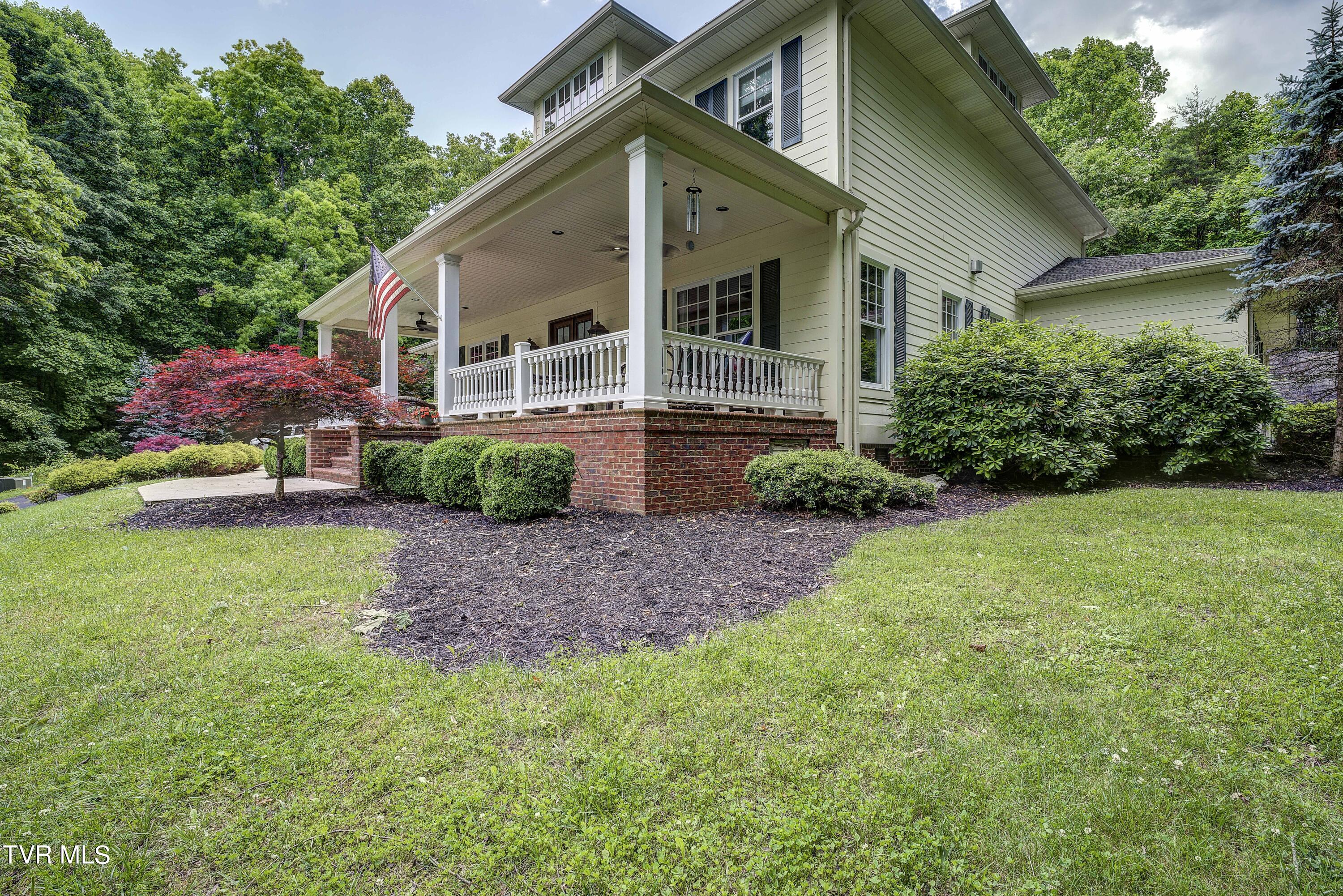 Bristol, Tennessee 37620, United States, 4 Bedrooms Bedrooms, ,5 BathroomsBathrooms,Residential,Pending,56434