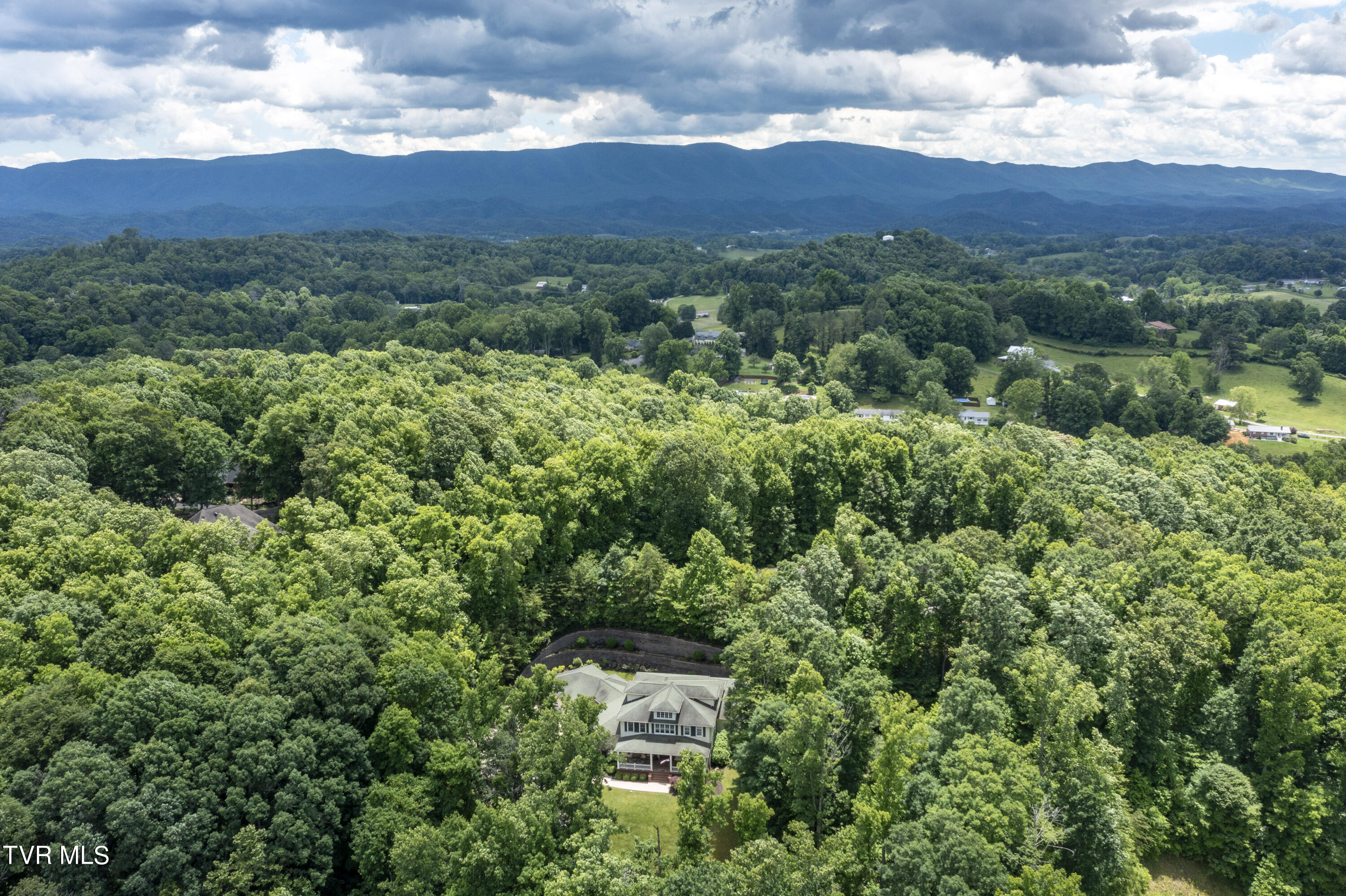 Bristol, Tennessee 37620, United States, 4 Bedrooms Bedrooms, ,5 BathroomsBathrooms,Residential,Pending,56434