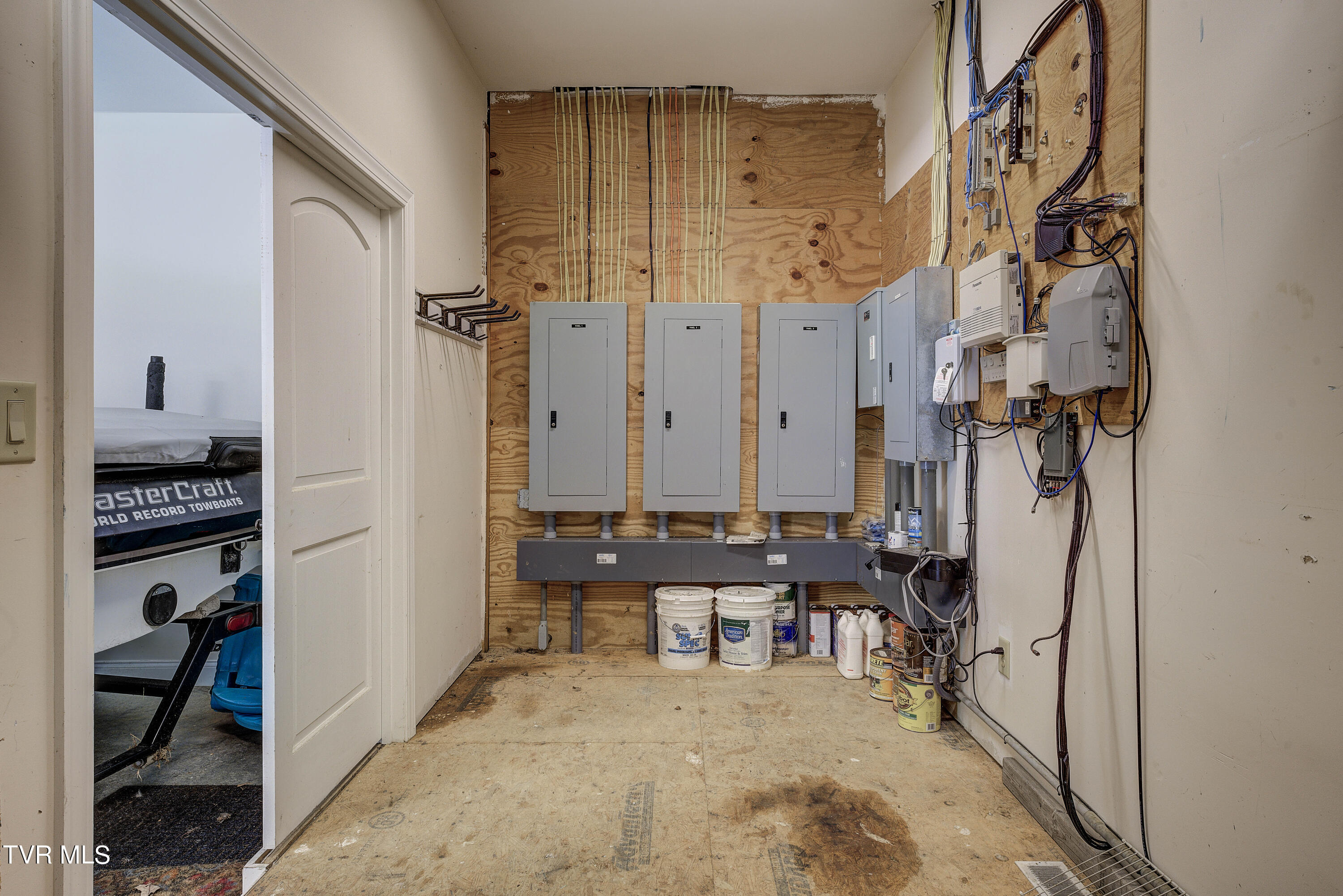 Bristol, Tennessee 37620, United States, 4 Bedrooms Bedrooms, ,5 BathroomsBathrooms,Residential,Pending,56434