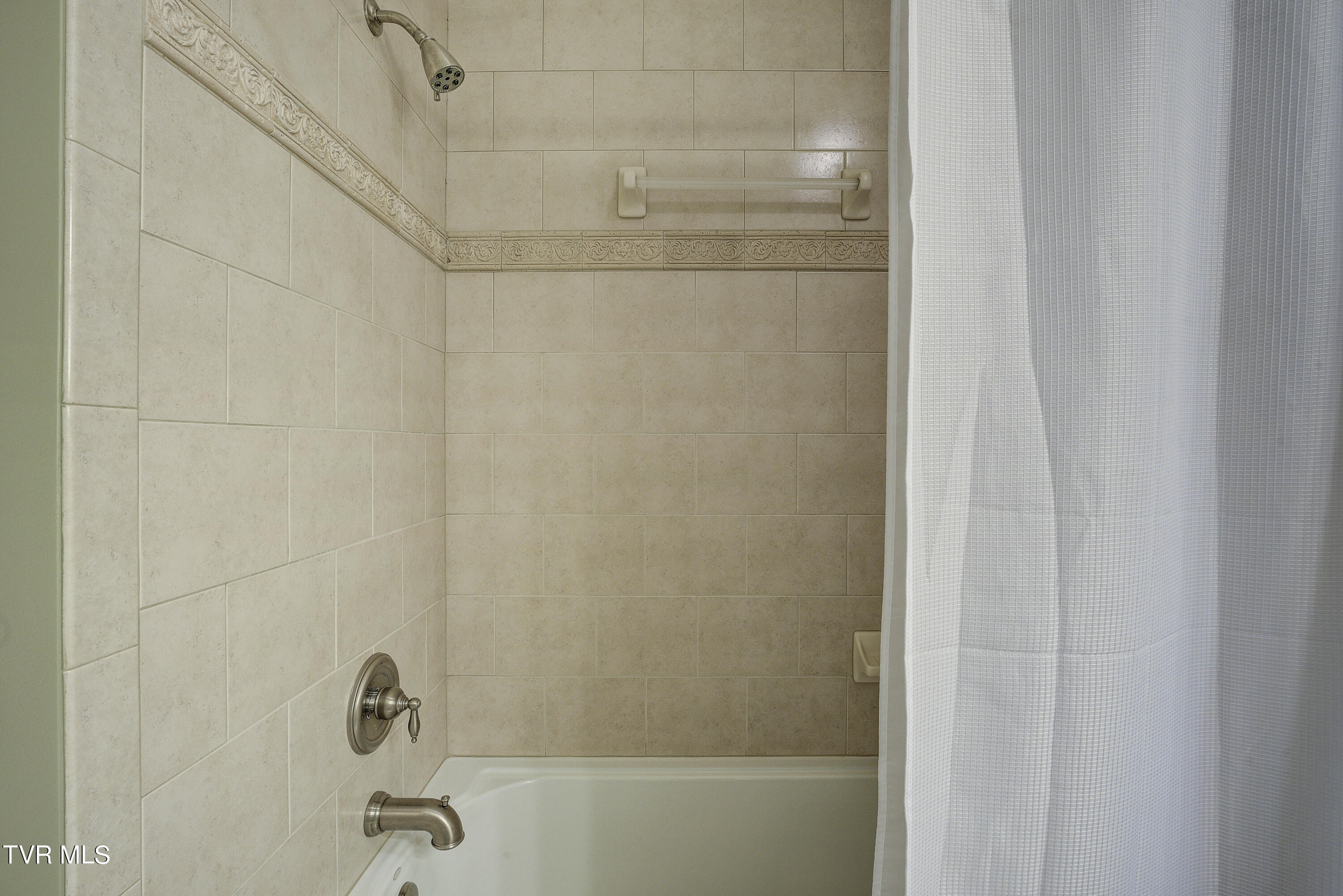 Bristol, Tennessee 37620, United States, 4 Bedrooms Bedrooms, ,5 BathroomsBathrooms,Residential,Pending,56434