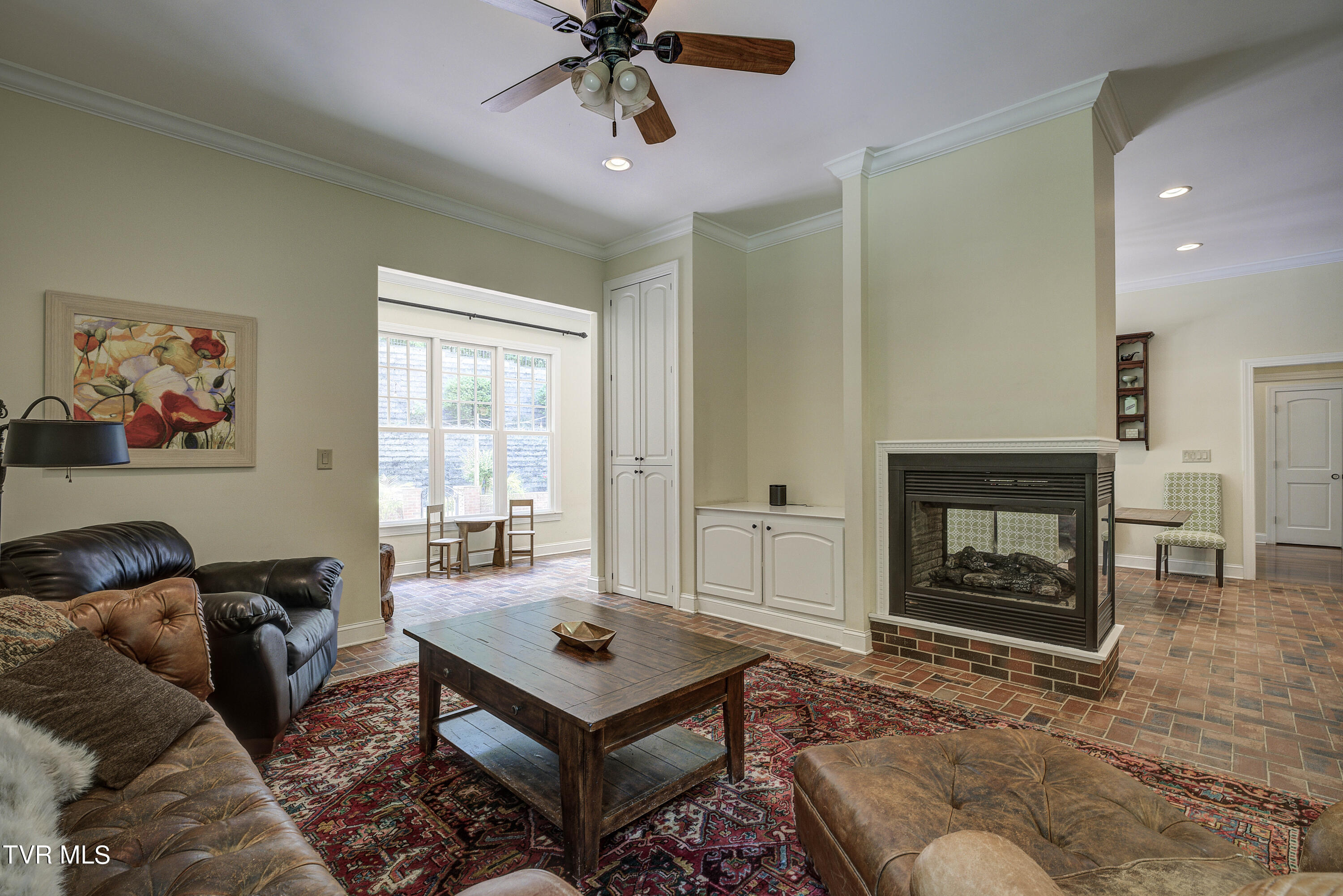 Bristol, Tennessee 37620, United States, 4 Bedrooms Bedrooms, ,5 BathroomsBathrooms,Residential,Pending,56434