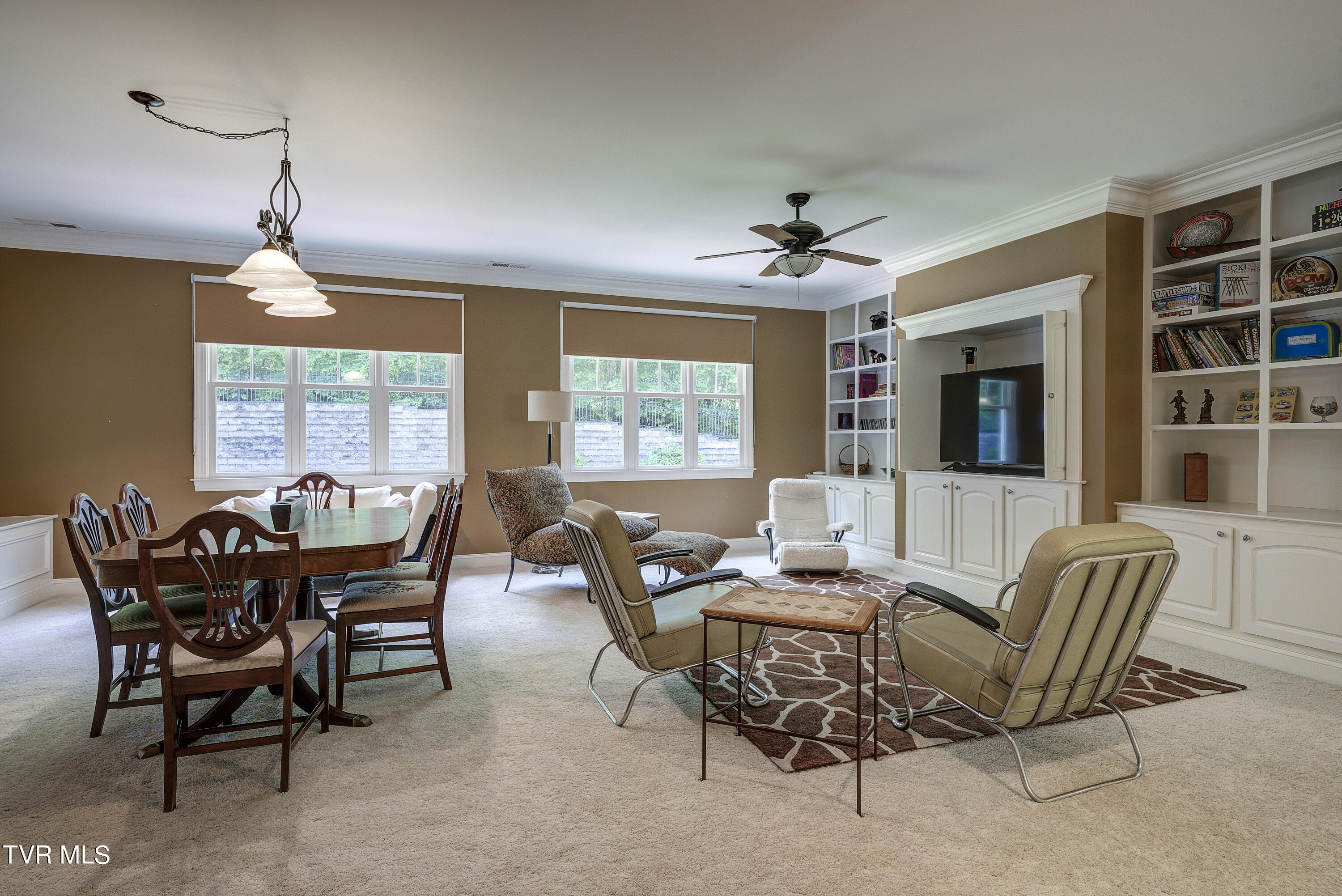 Bristol, Tennessee 37620, United States, 4 Bedrooms Bedrooms, ,5 BathroomsBathrooms,Residential,Pending,56434