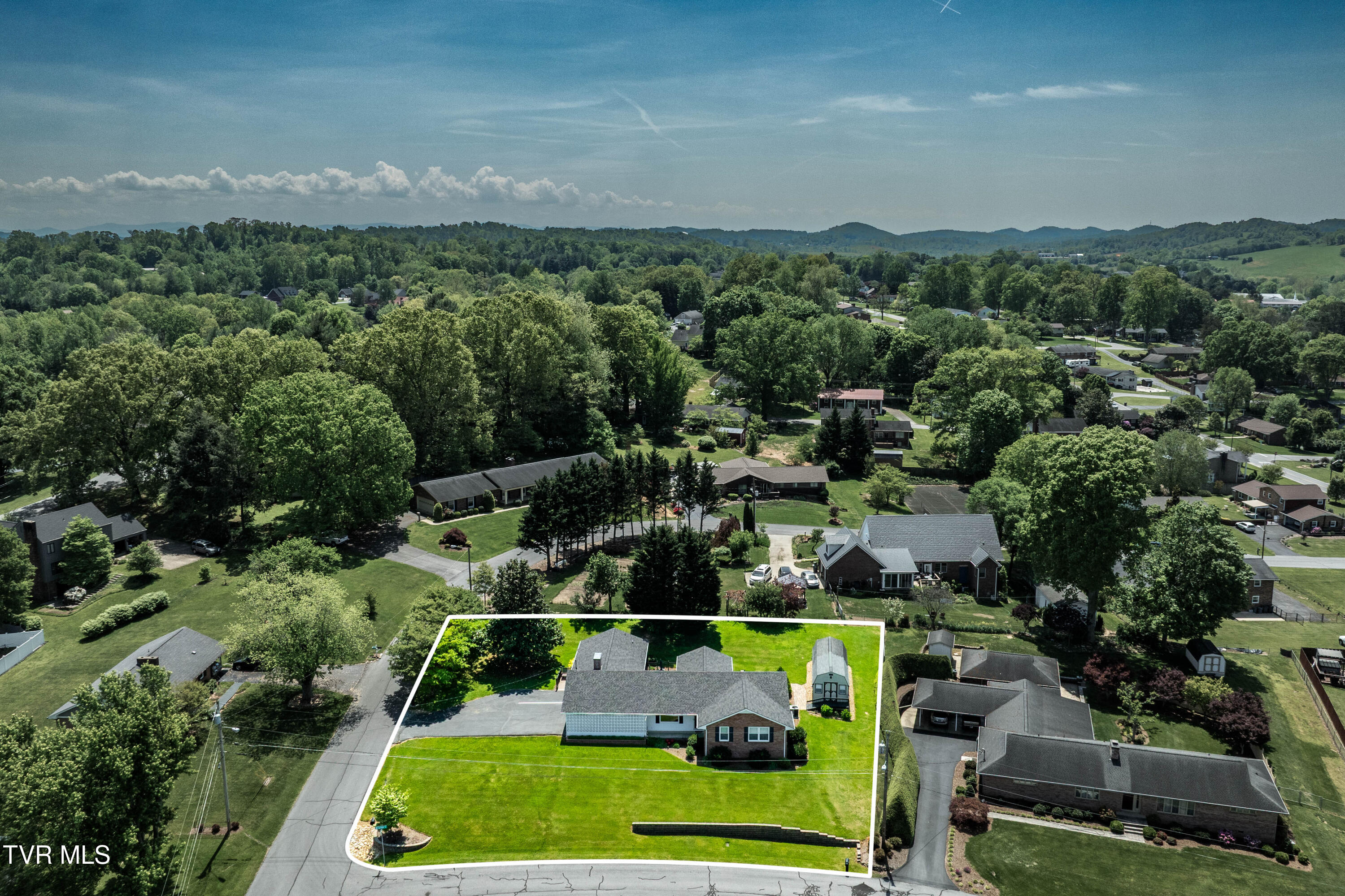 408 Garmon Drive, Kingsport, Tennessee image 4