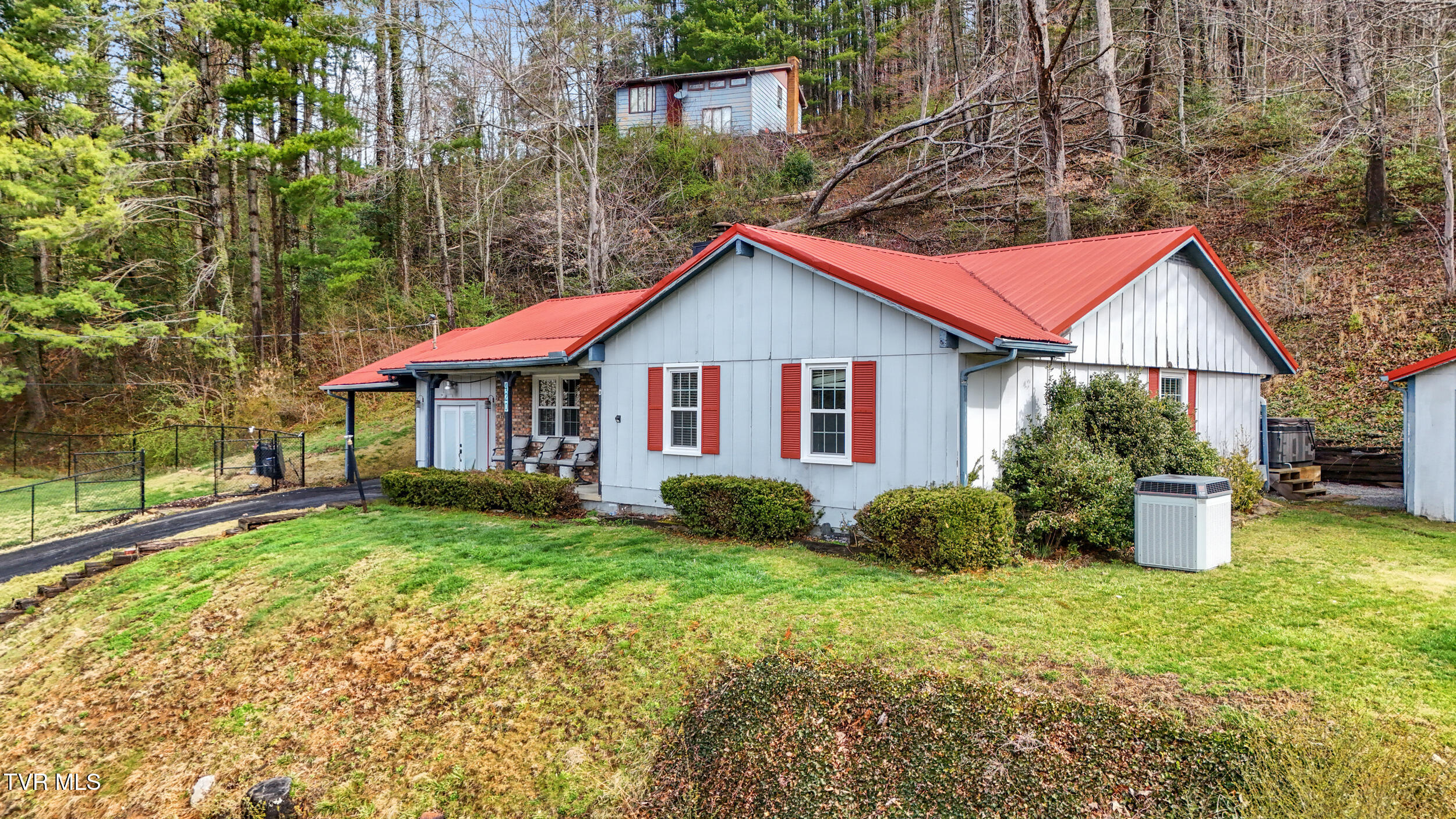 420 Poplar Street, Norton, Virginia image 3
