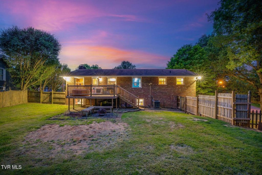 Photo of 417 Oakmont Drive, Kingsport, TN 37663 (MLS # 9987506)