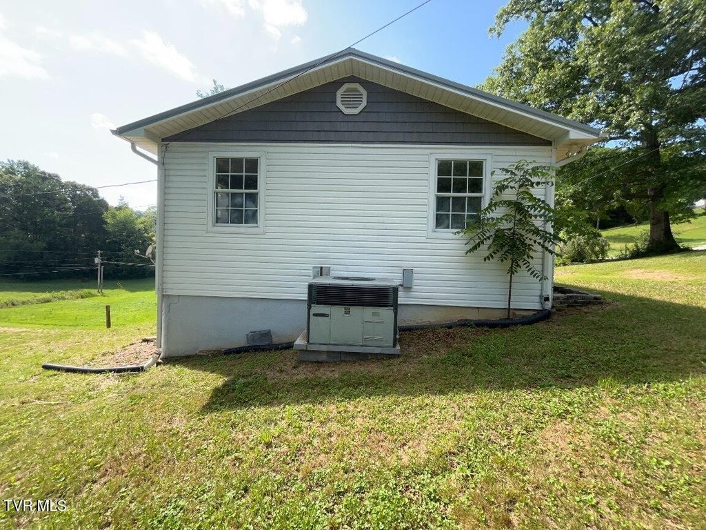 Photo of 681 Harmon Road, New Tazewell, TN 37825 (MLS # 9998185)