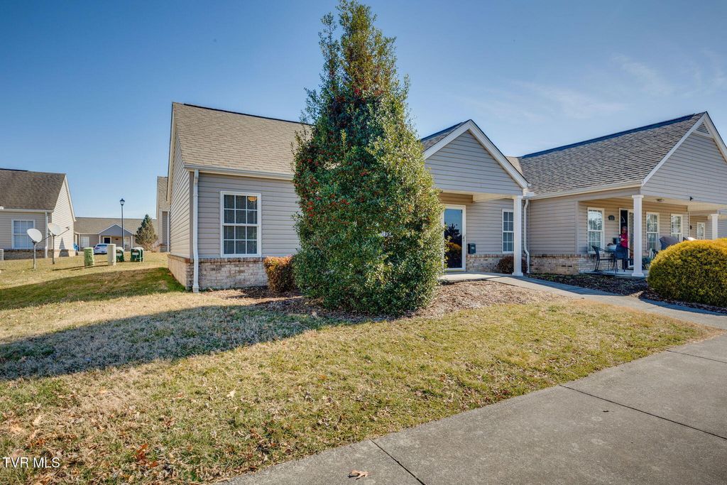 Photo of 1529 Pine Cone Cir Circle #0, Kingsport, TN 37660 (MLS # 9991101)