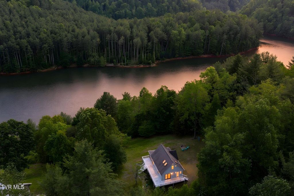 Photo of 115 Lonesome Pine Trail, Butler, TN 37640 (MLS # 9995110)