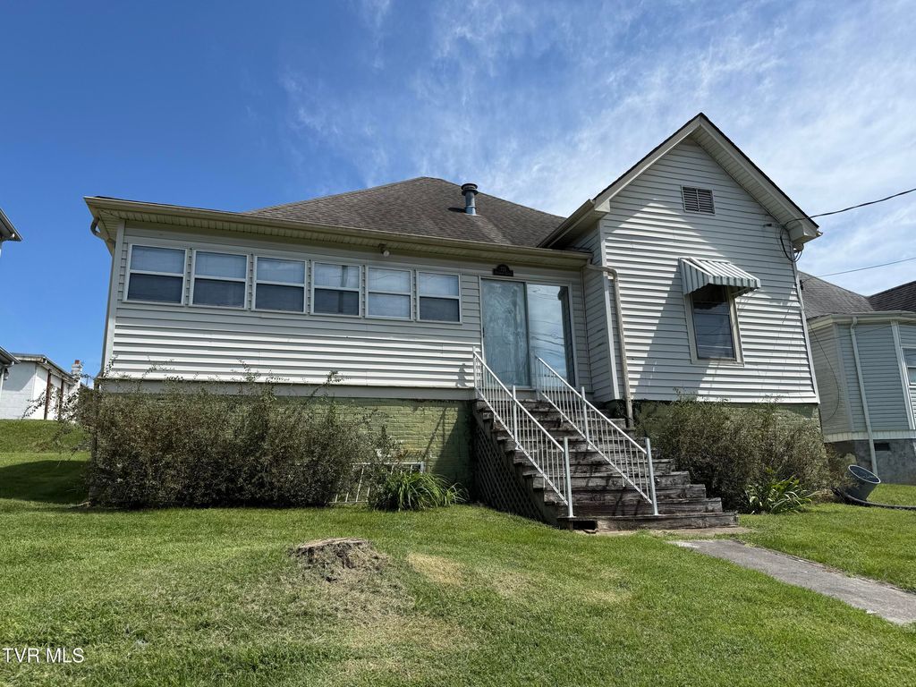 Photo of 713719 723 Southside Ave., Bristol, TN 37620 (MLS # 9985098)