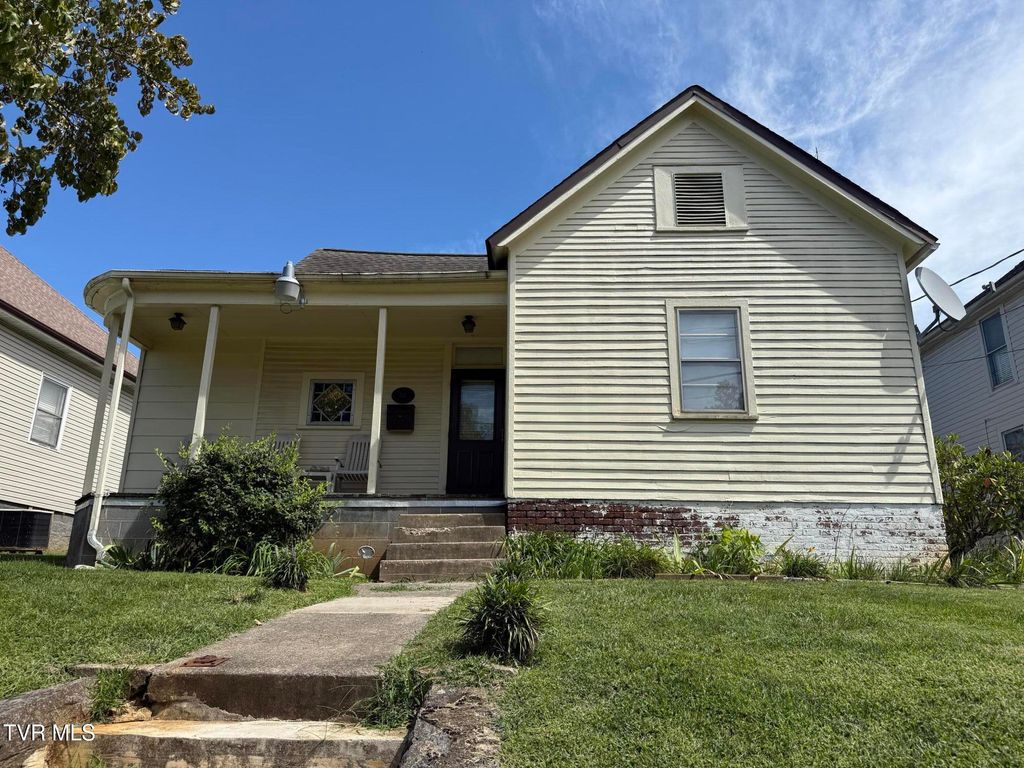 Photo of 713719 723 Southside Ave., Bristol, TN 37620 (MLS # 9985098)