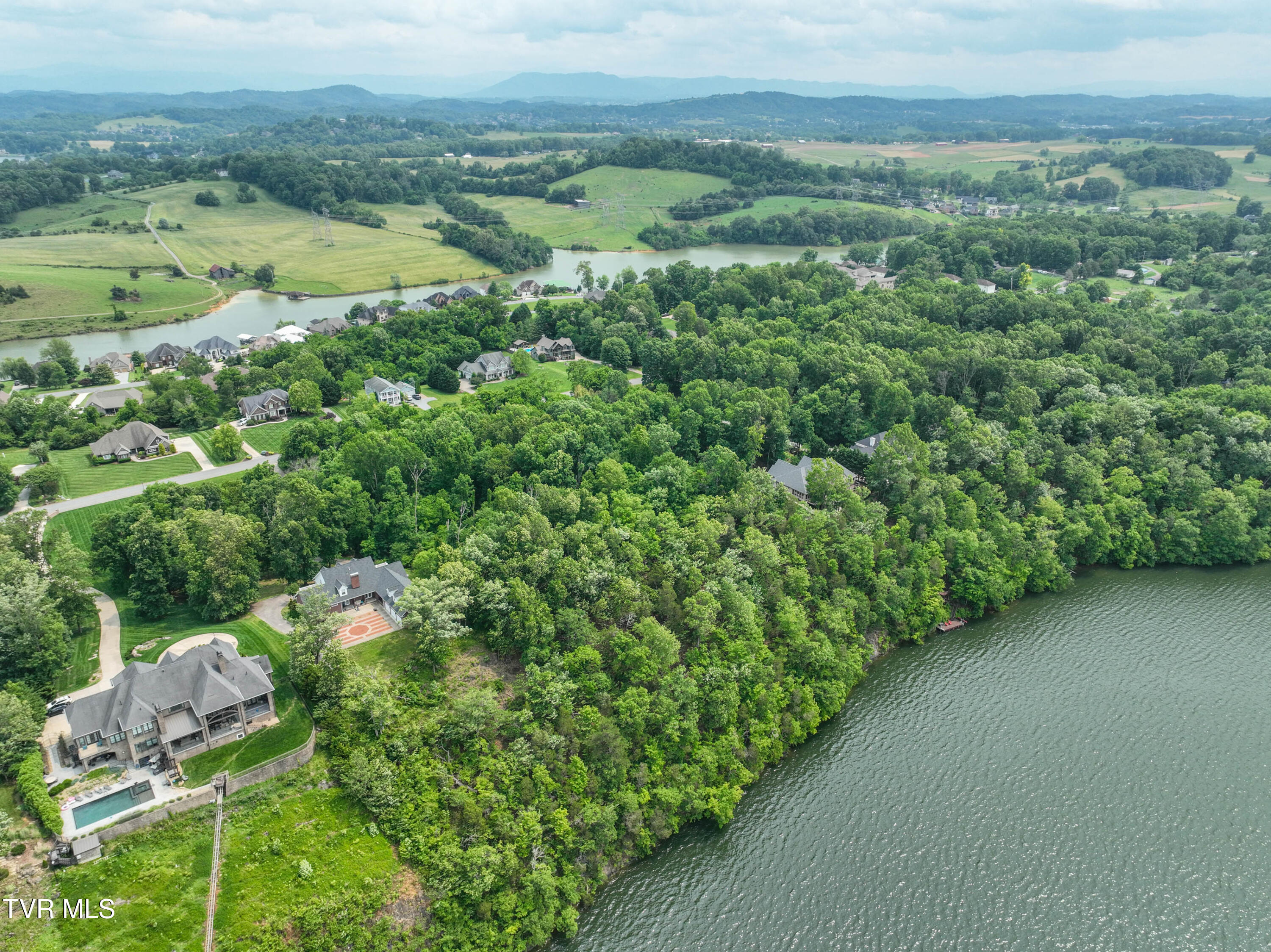 614 Harbor Point Drive, Johnson City, Tennessee image 7