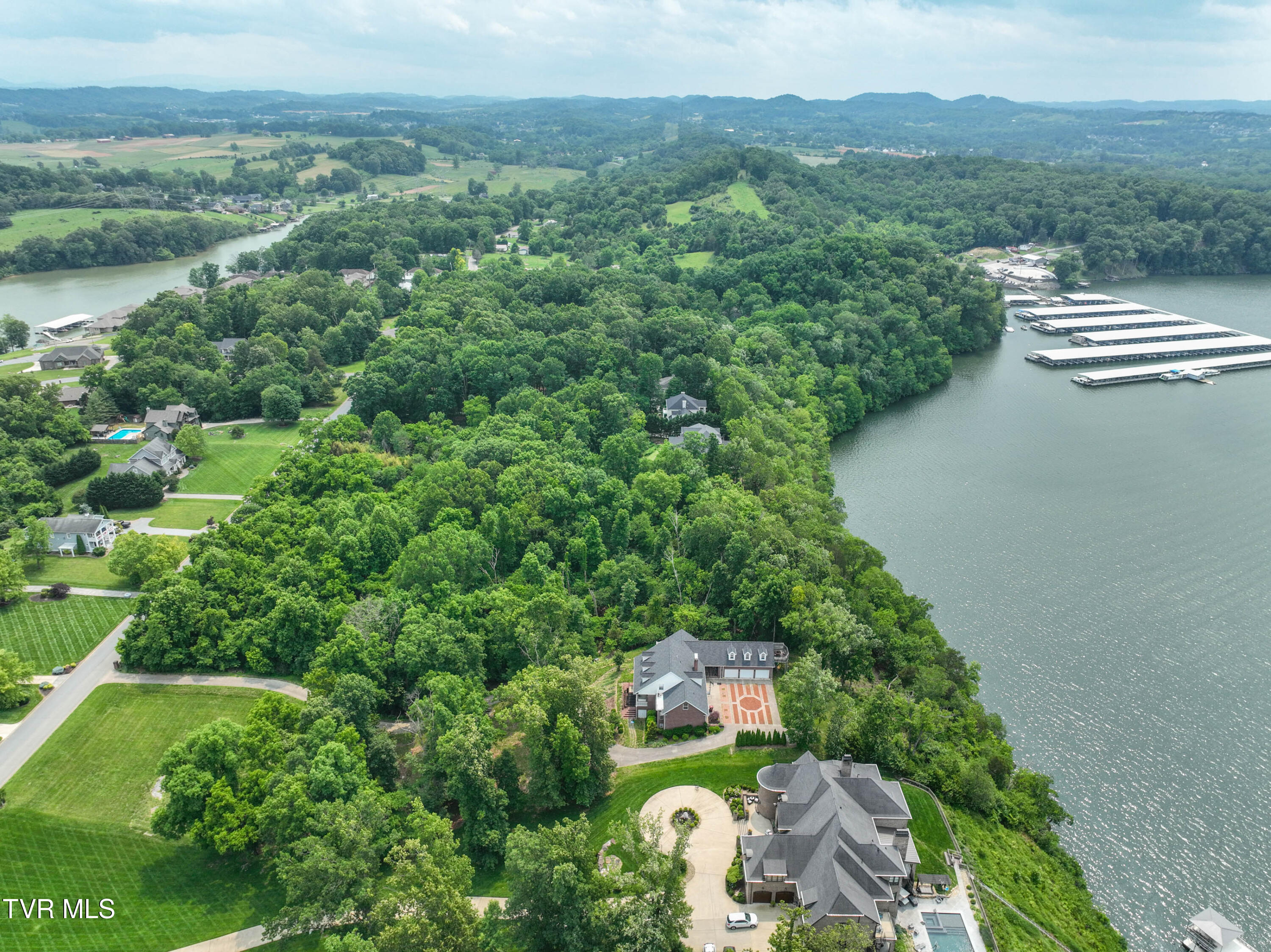614 Harbor Point Drive, Johnson City, Tennessee image 8